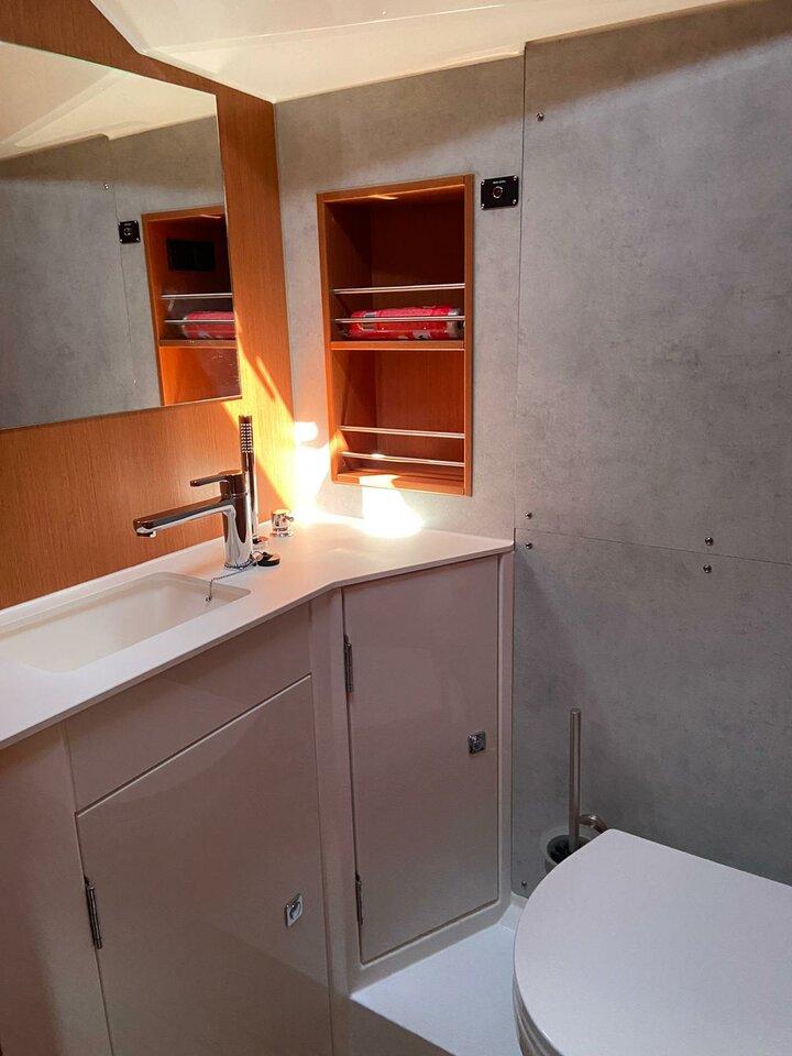 Bavaria C42, picture 17