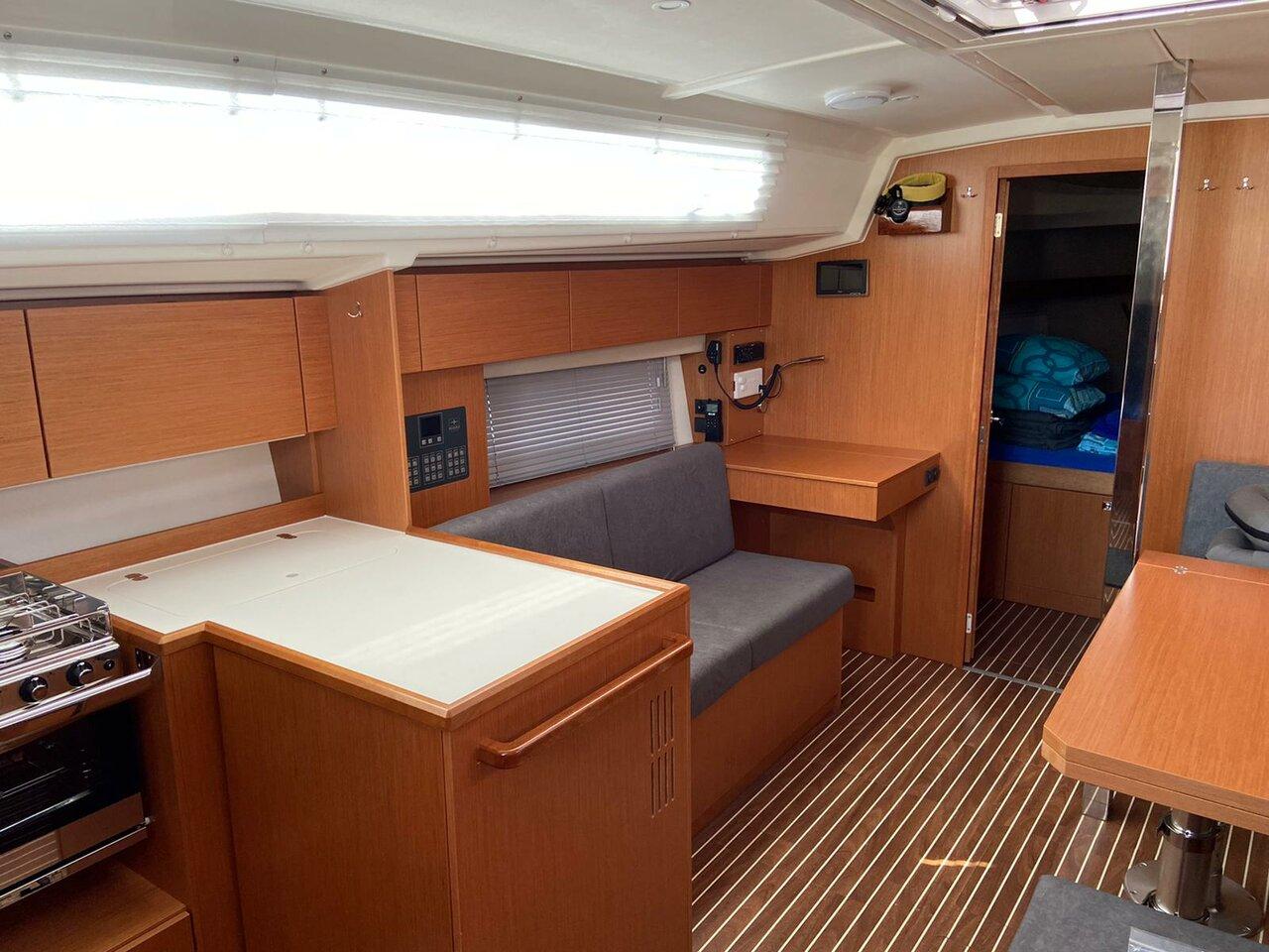 Bavaria C42, picture 5
