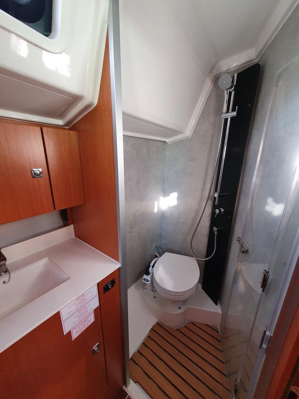 Bavaria C42, picture 15