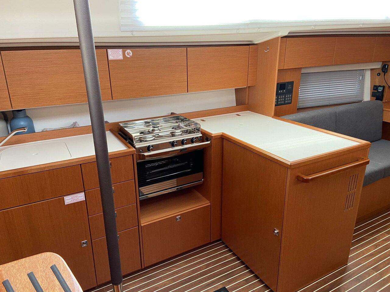 Bavaria C42, picture 10