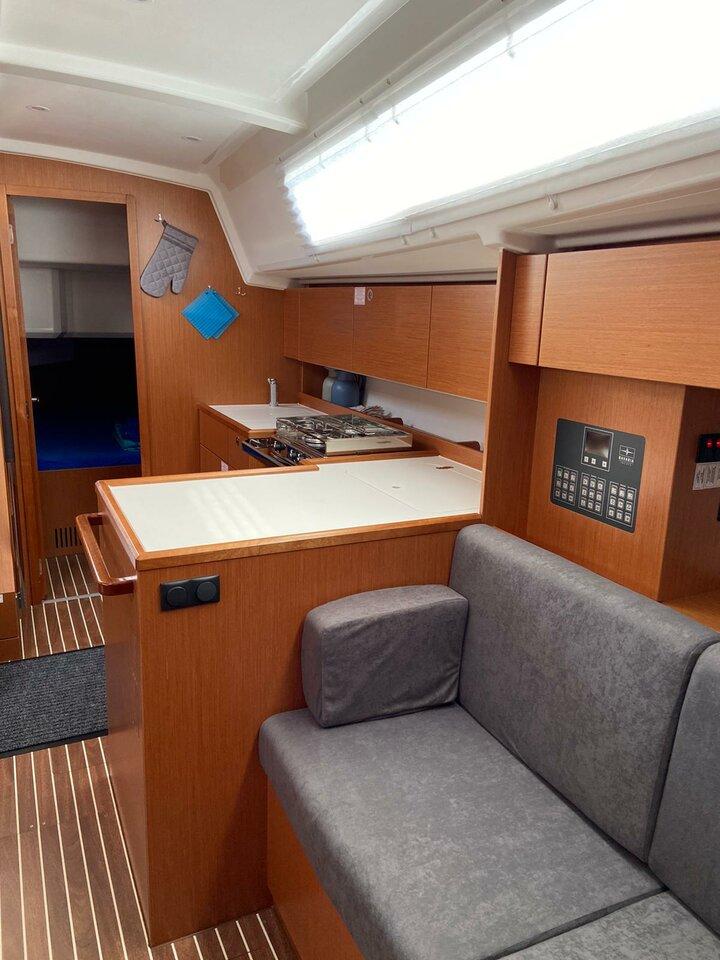 Bavaria C42, picture 9