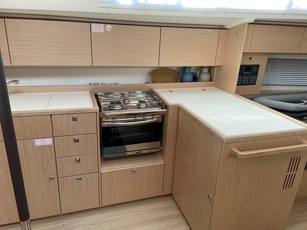 Bavaria C42, picture 8