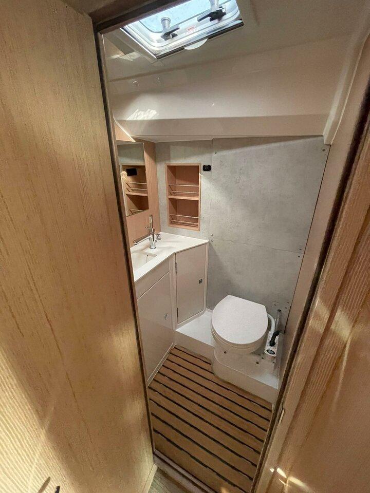 Bavaria C42, picture 14