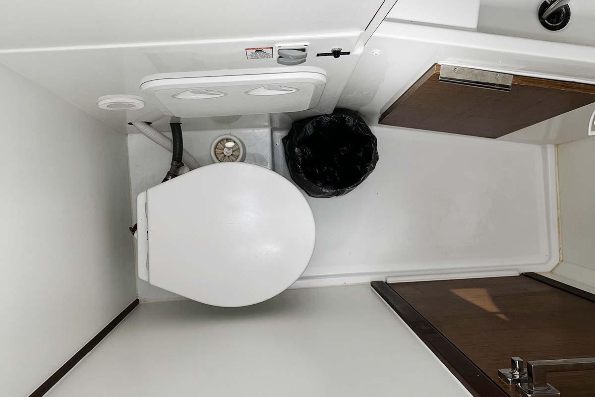 Lagoon 40 - 4 + 2 cab, picture 23