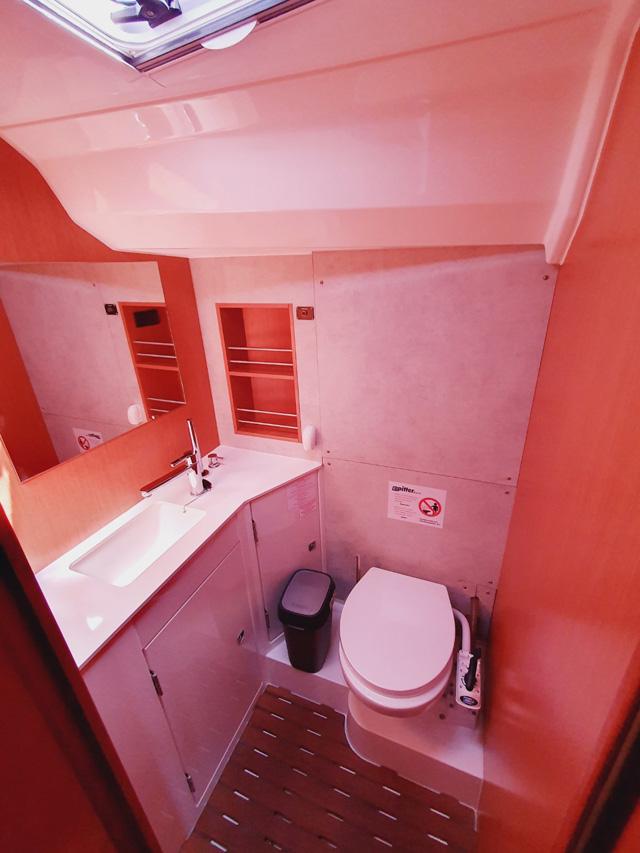 Bavaria C42, picture 16