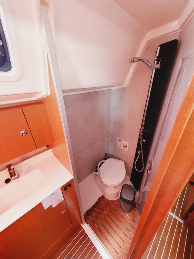 Bavaria C42, picture 15