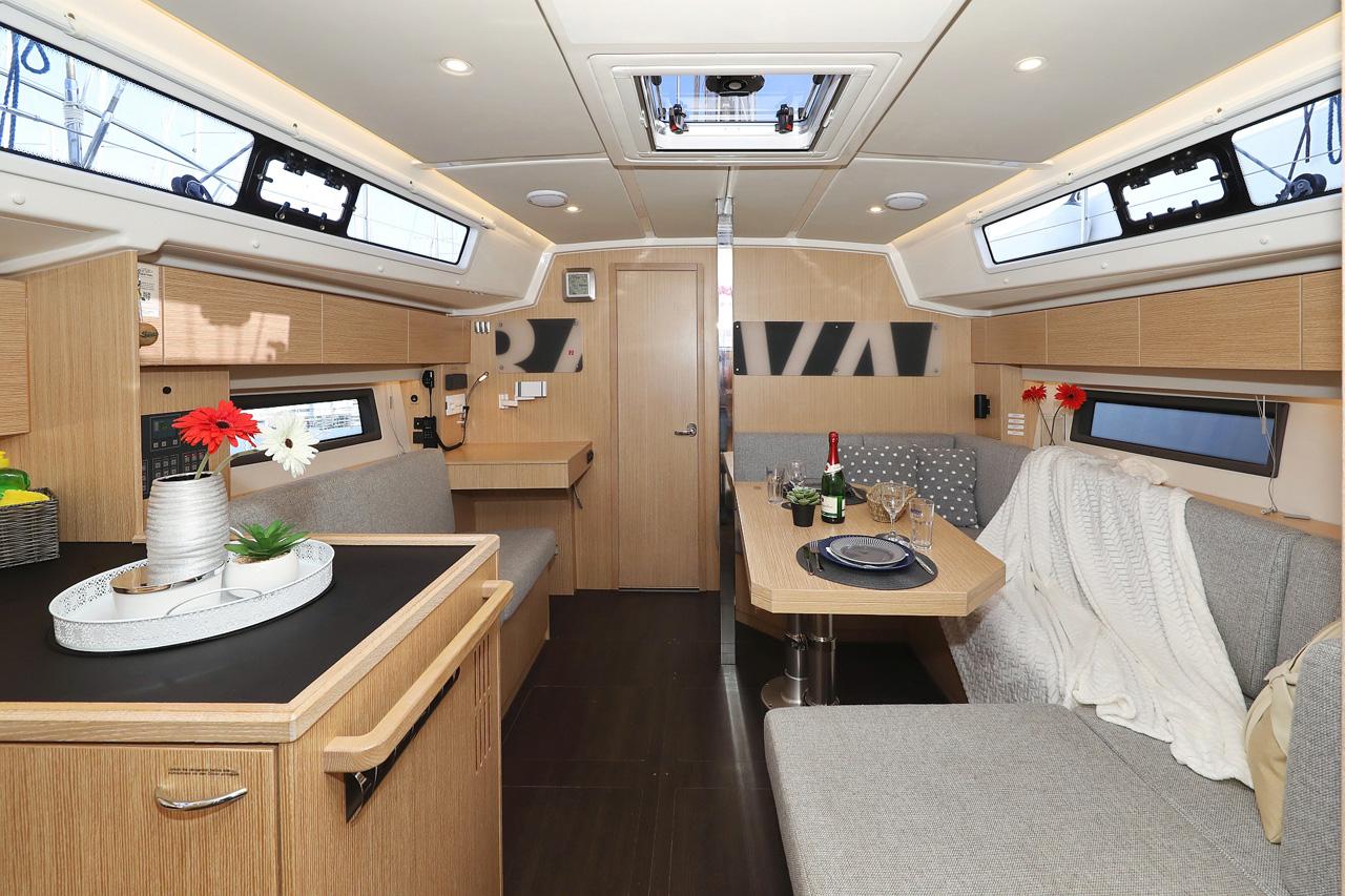 Bavaria C42 Style, picture 11