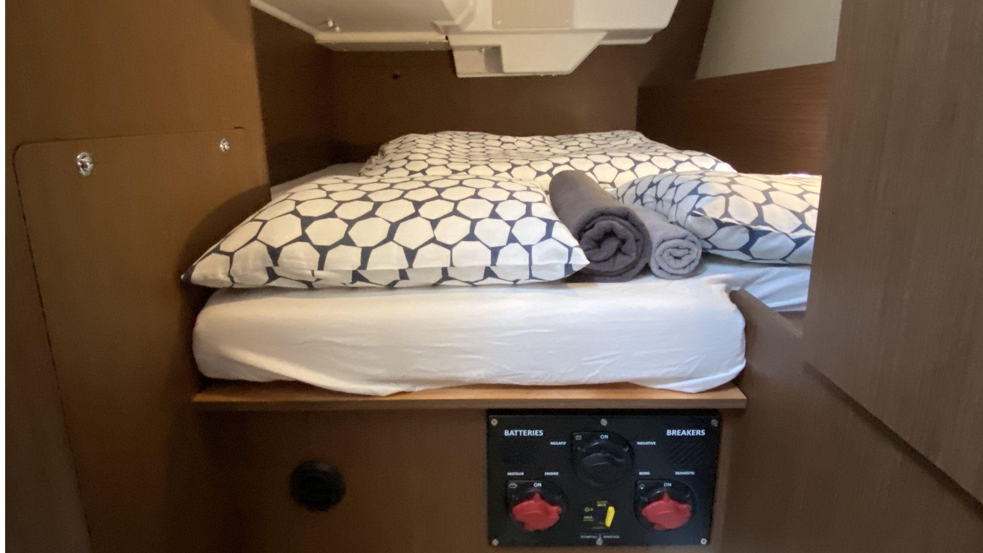 Oceanis 38.1, picture 13