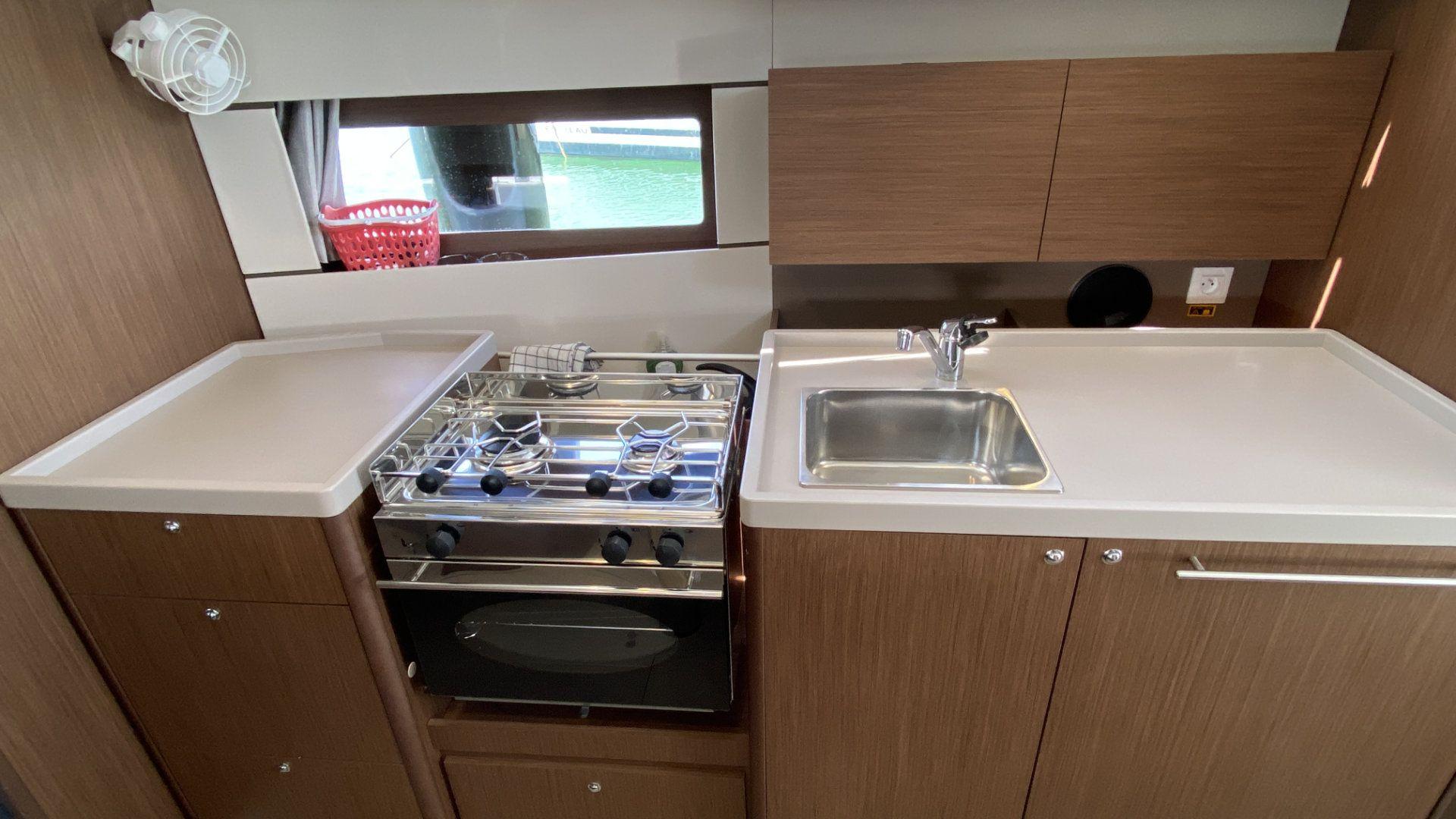 Oceanis 38.1, picture 7