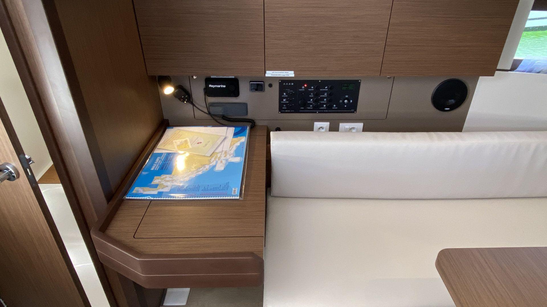 Oceanis 38.1, picture 8