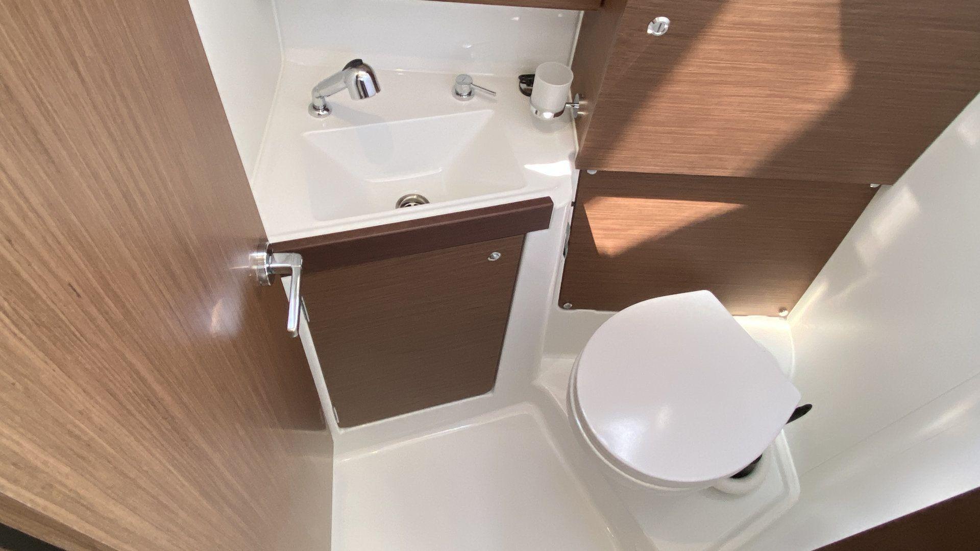 Oceanis 38.1, picture 14