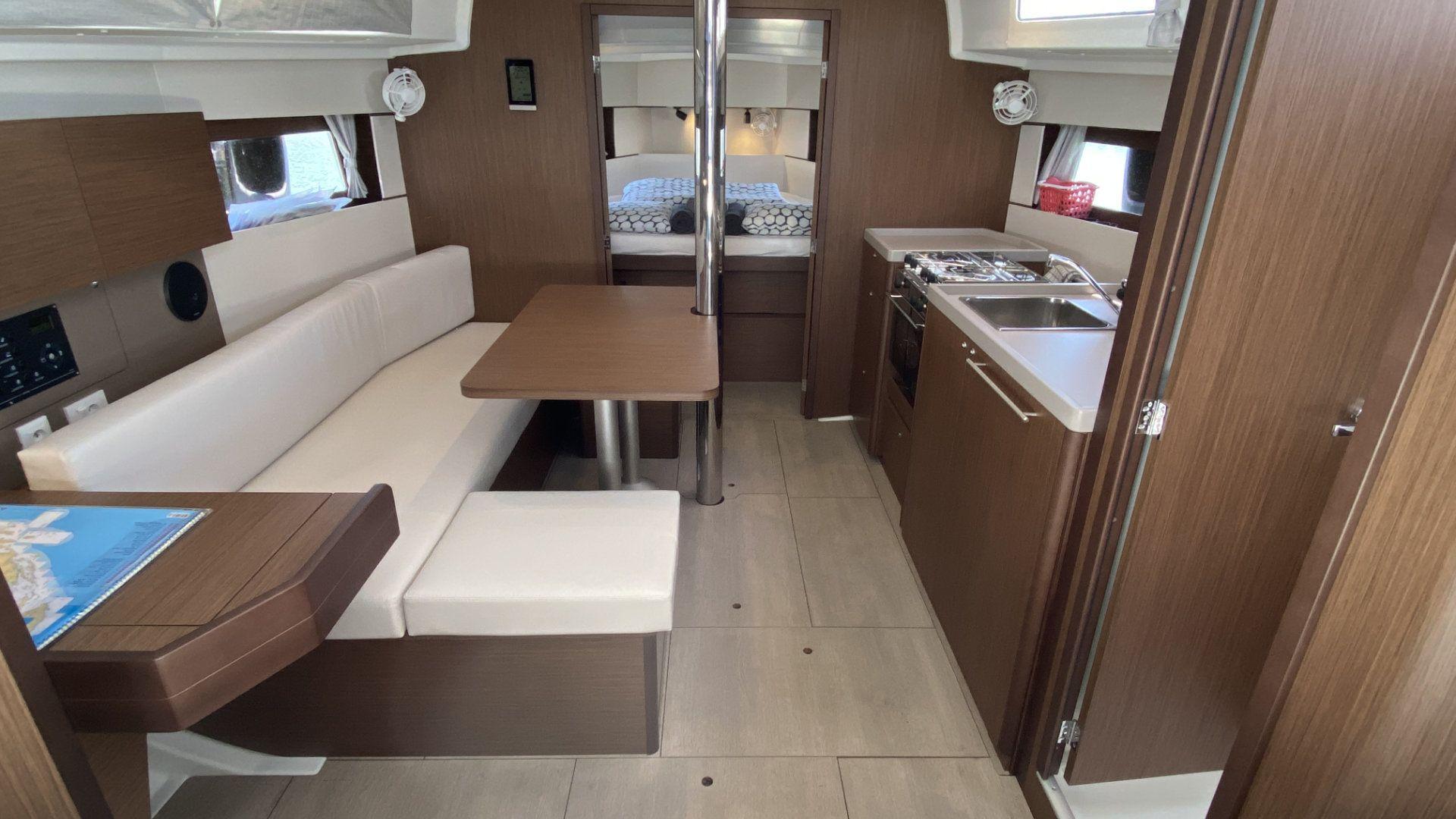 Oceanis 38.1, picture 6