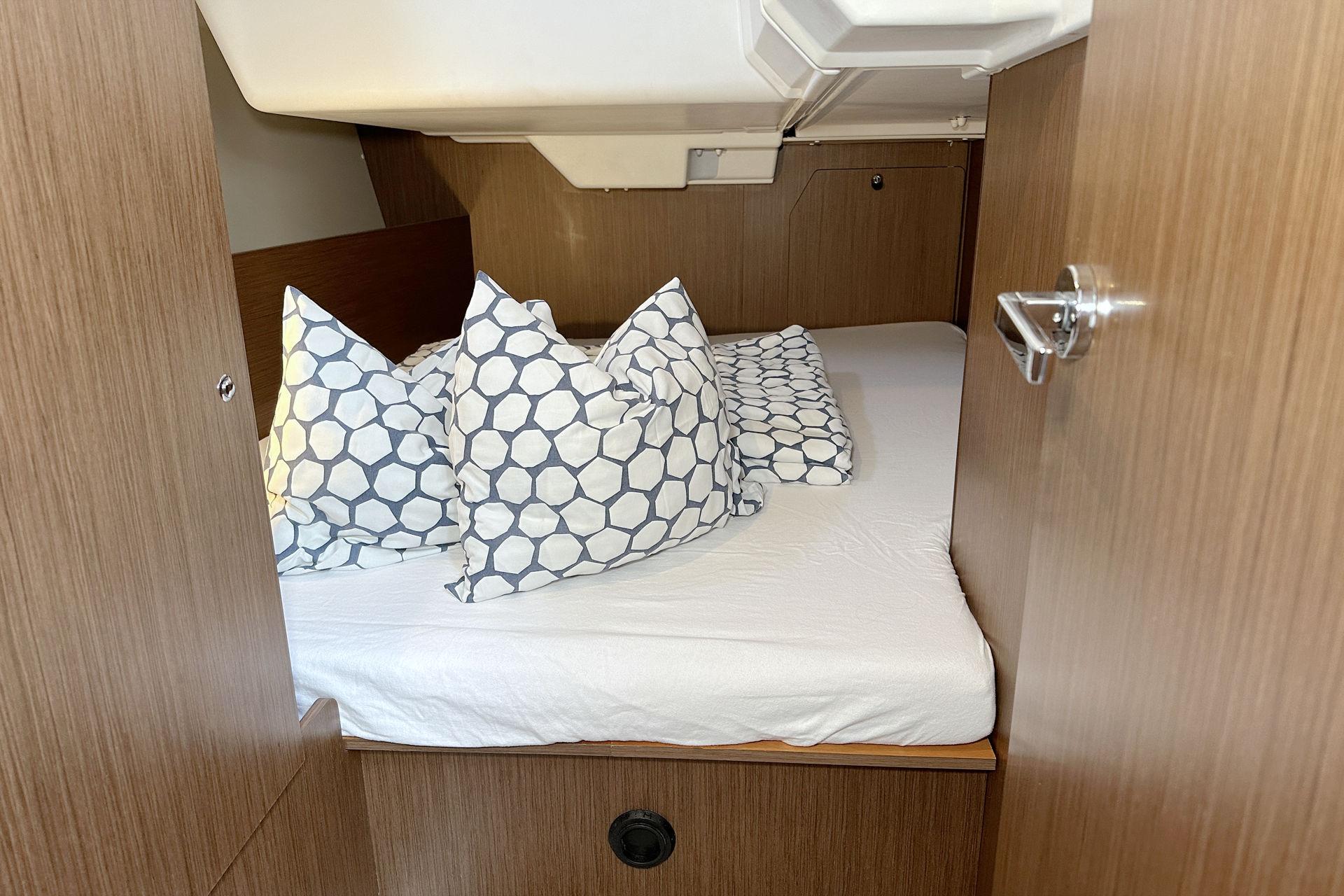 Oceanis 38.1, picture 13