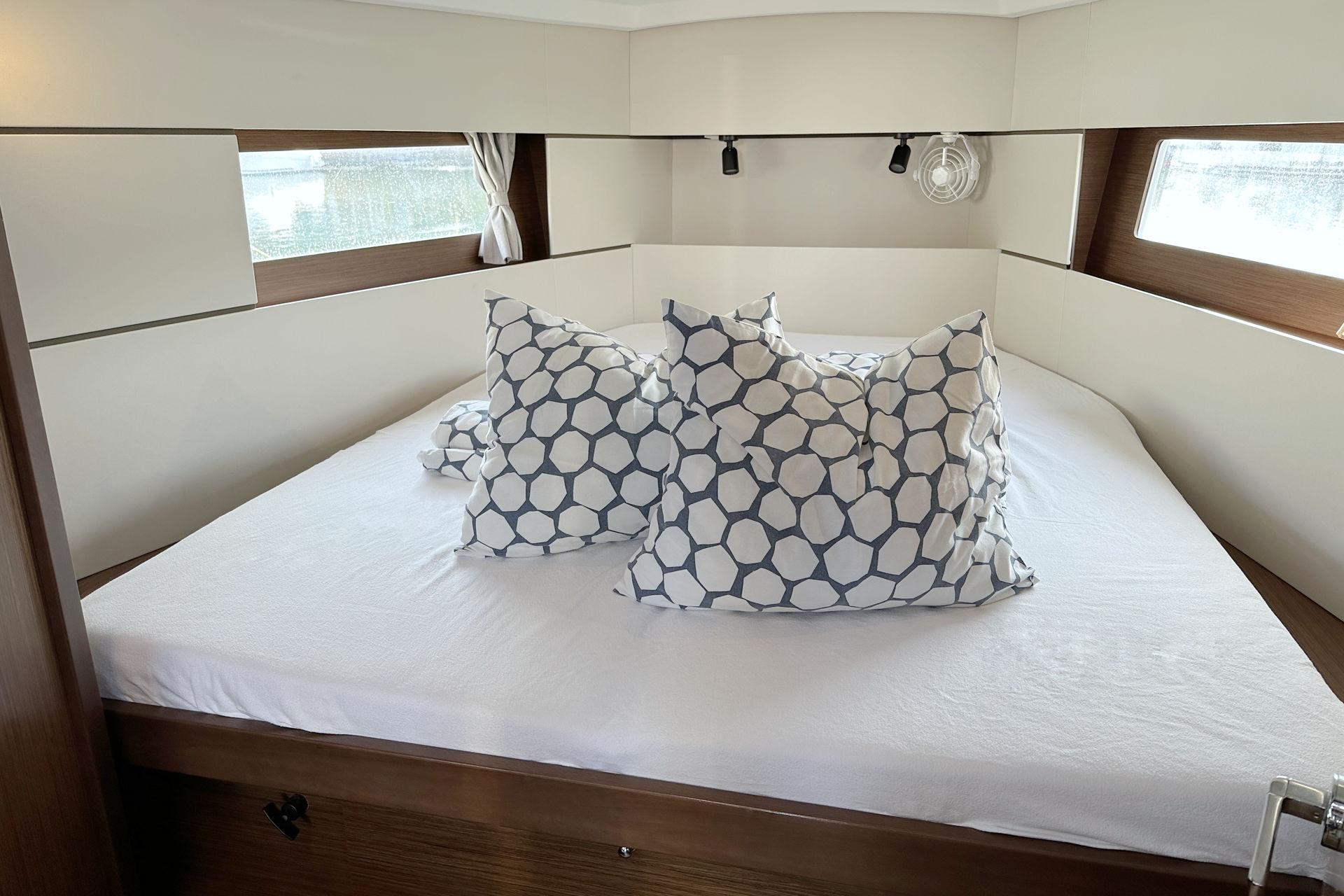 Oceanis 38.1, picture 12