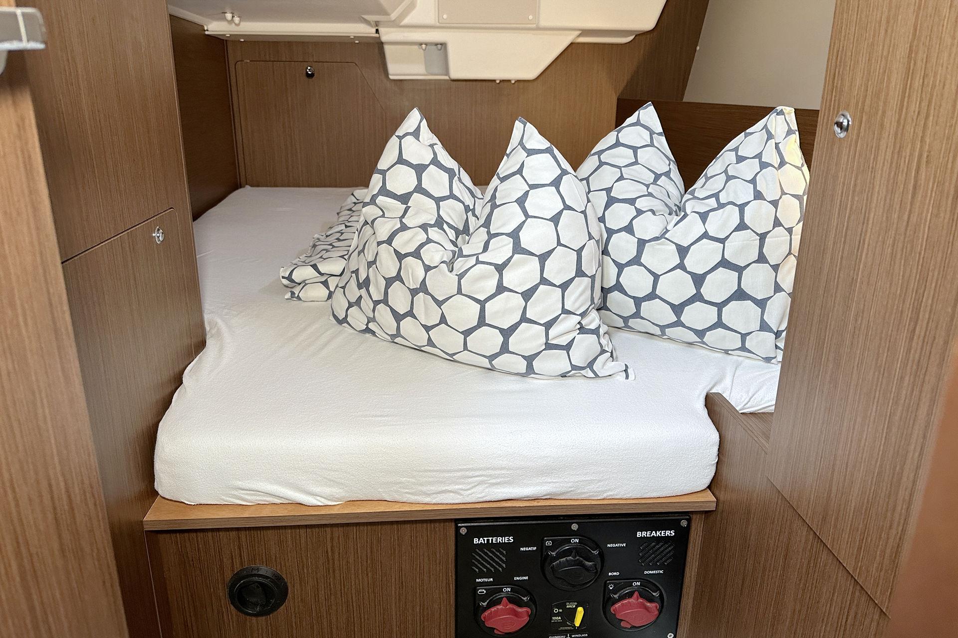 Oceanis 38.1, picture 14