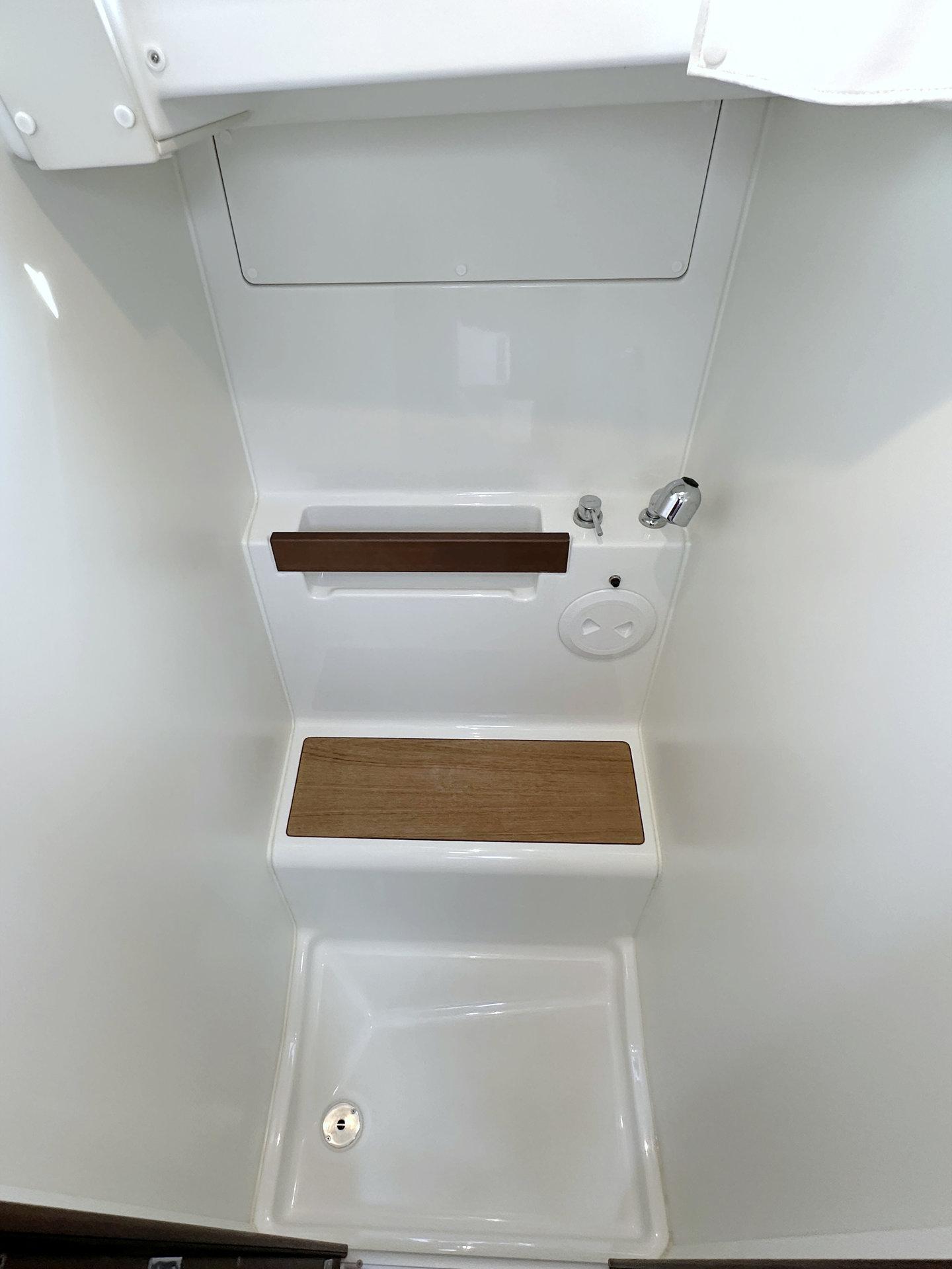 Oceanis 38.1, picture 16