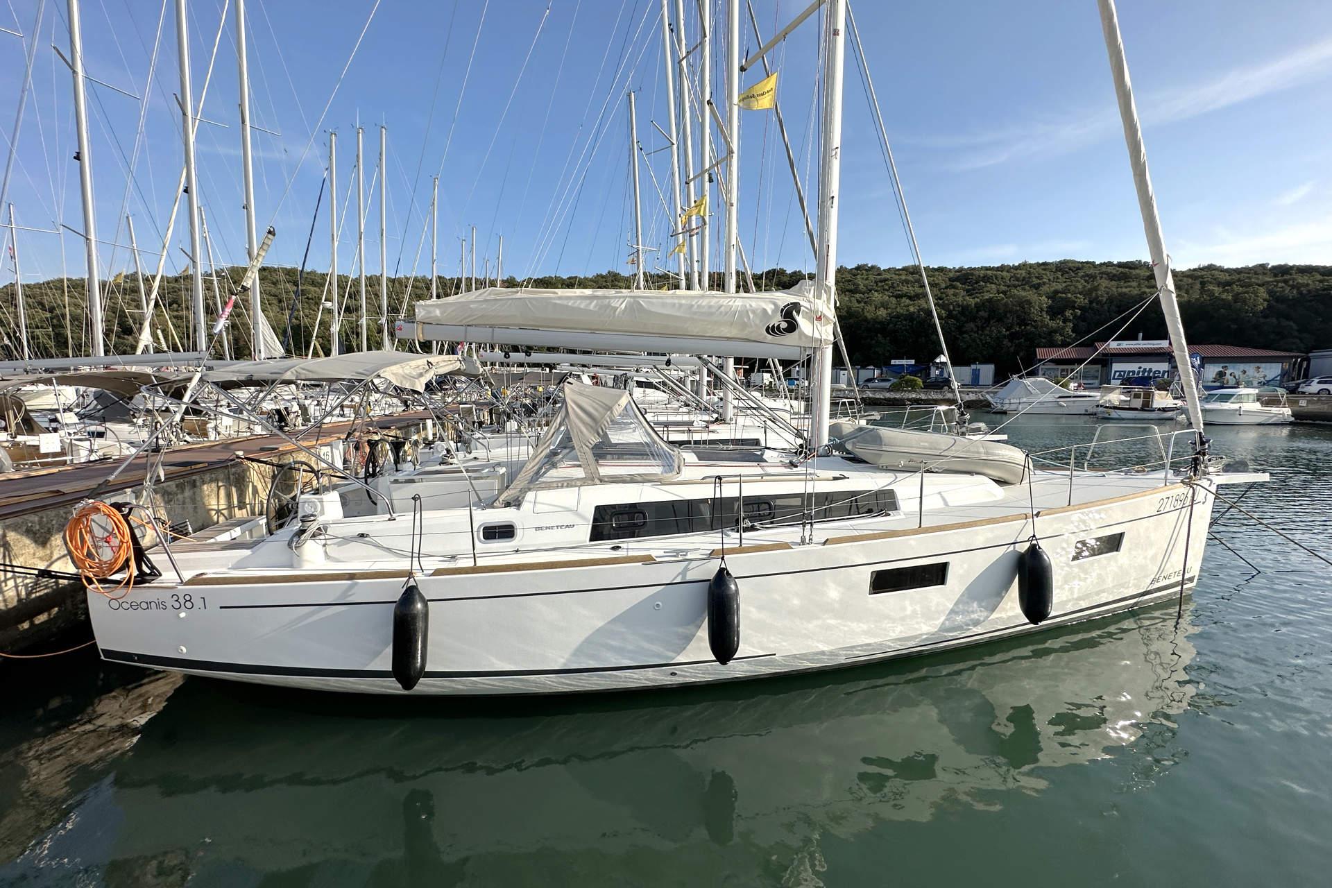 Oceanis 38.1, picture 5