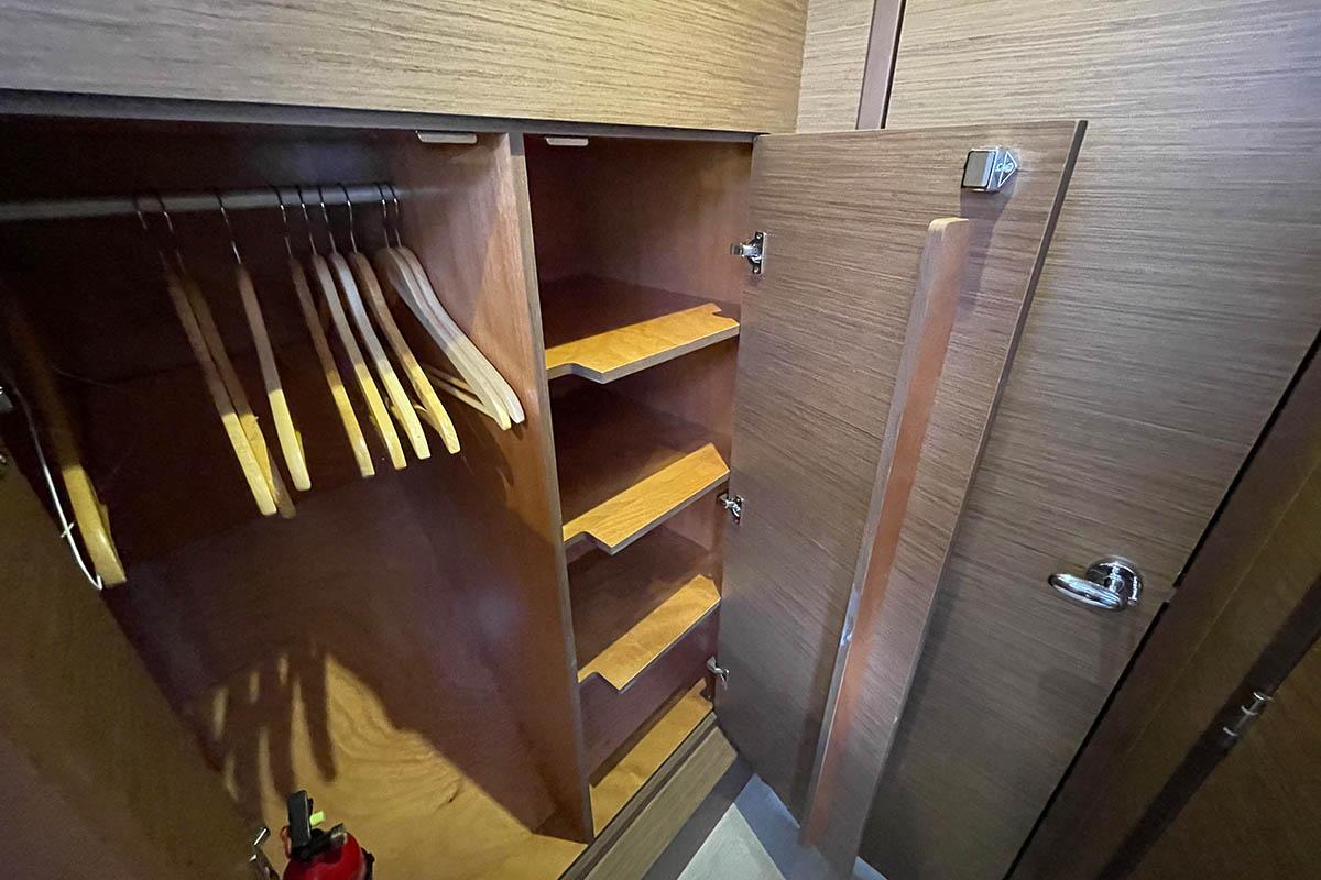 Lagoon 42 - 4 + 2 cab., picture 24