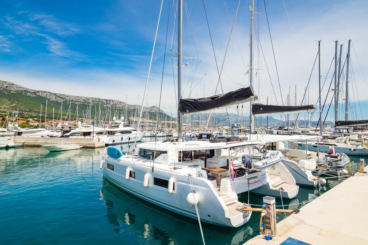 Lagoon 46 - 4 + 2 cab., picture 3