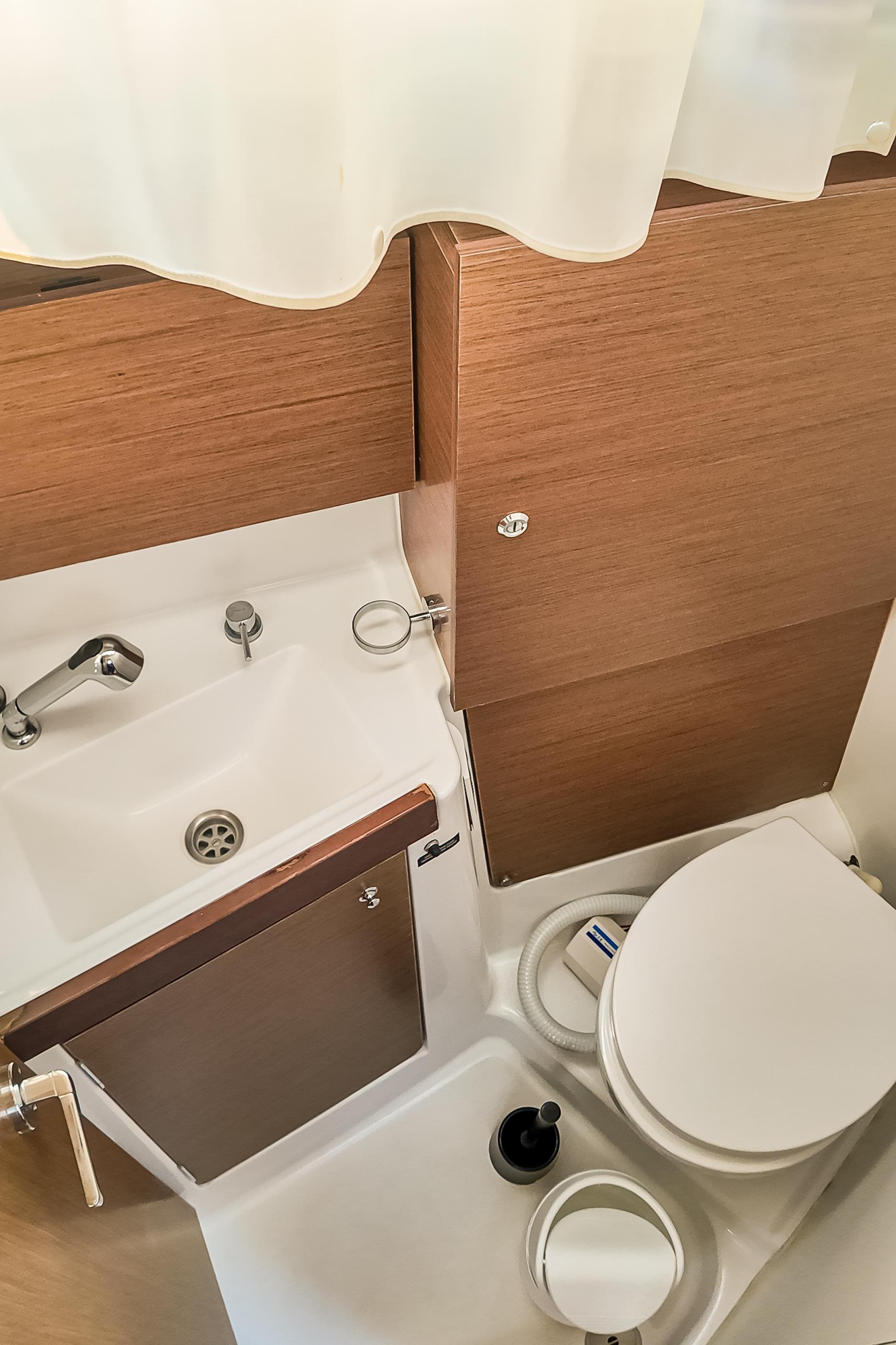 Oceanis 38.1, picture 14