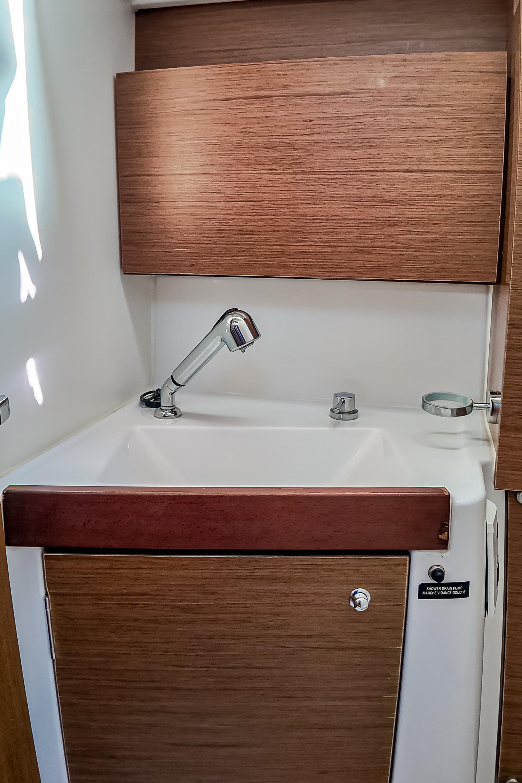 Oceanis 38.1, picture 13