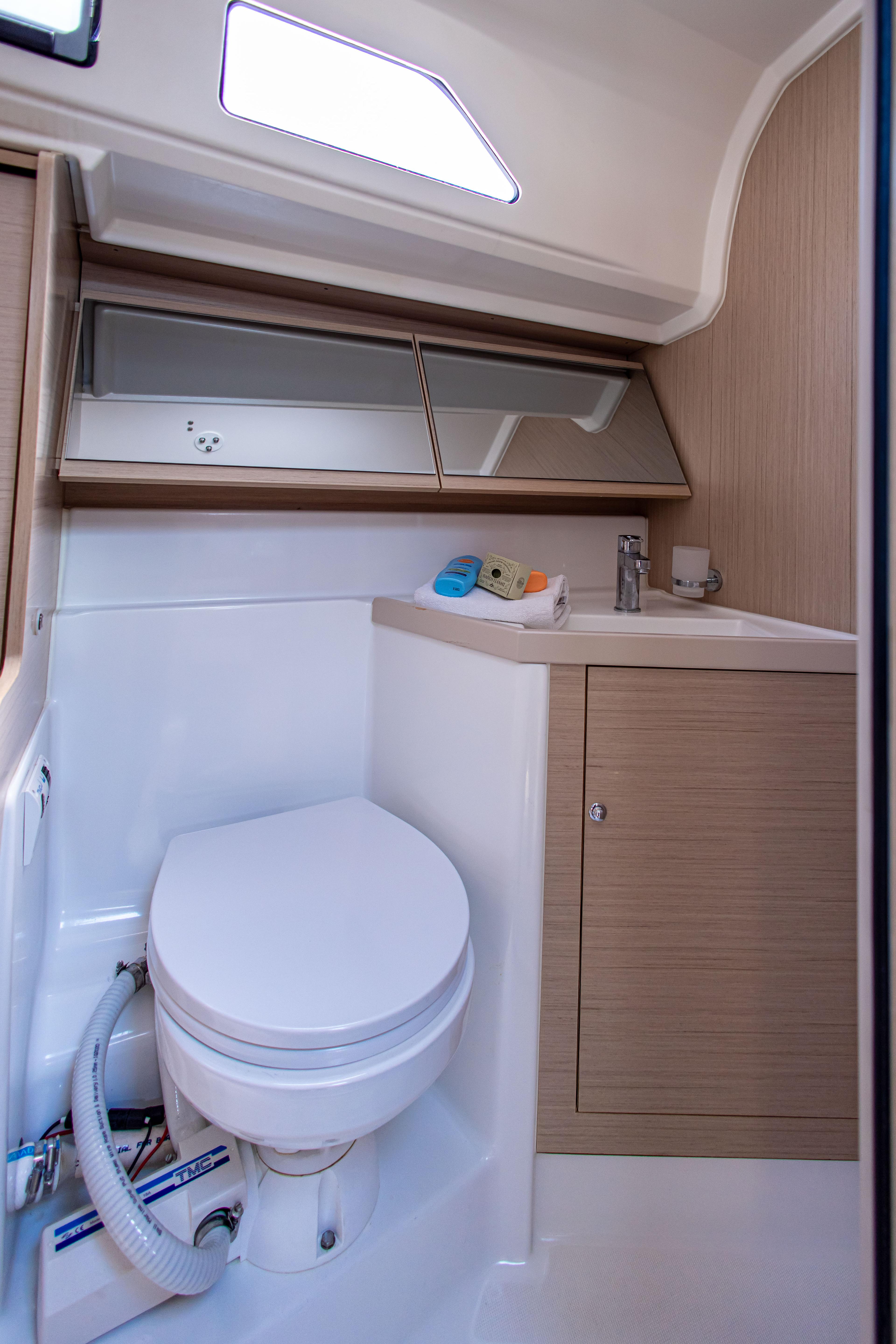 Oceanis 40.1, picture 12