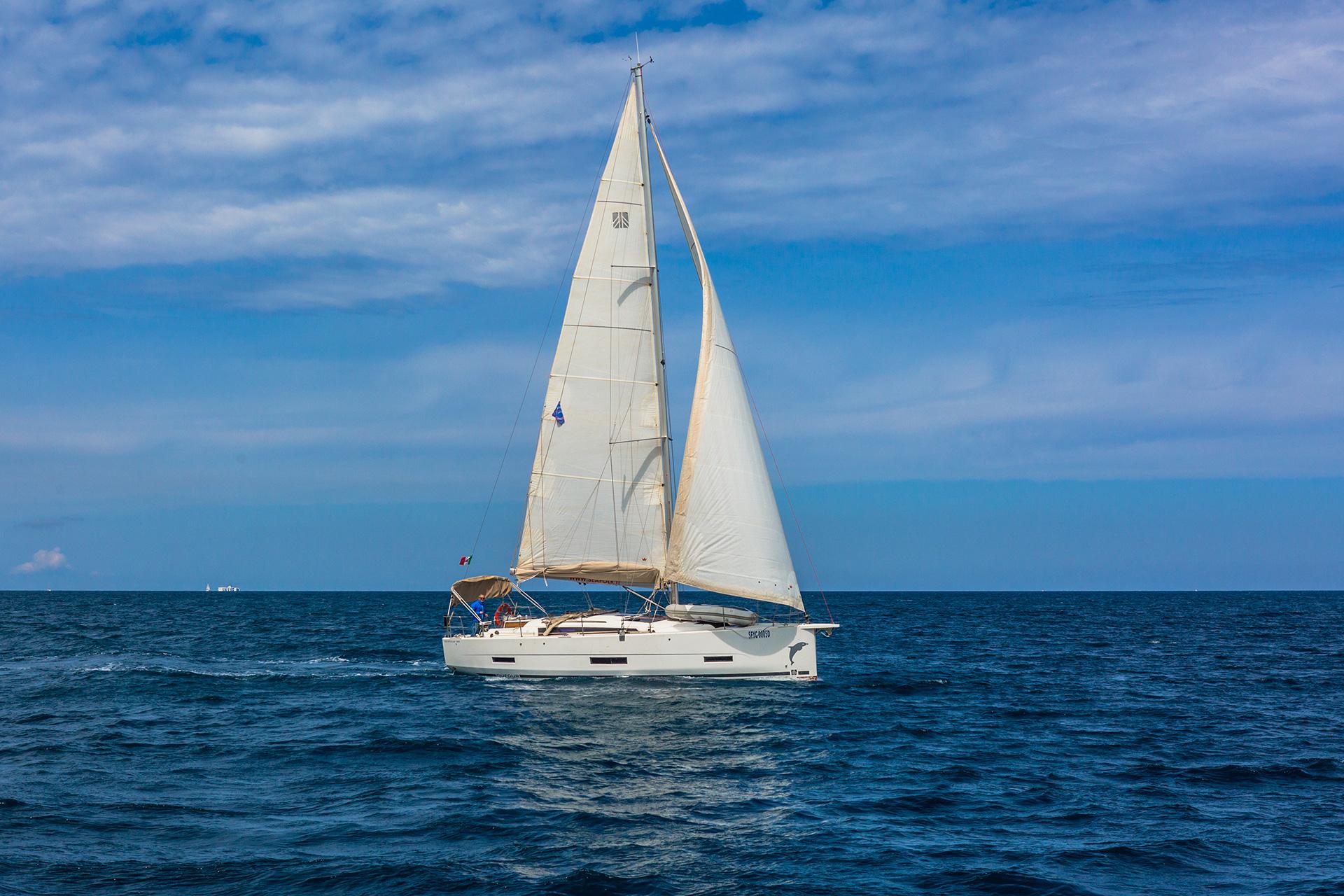 Dufour 390 GL, picture 3