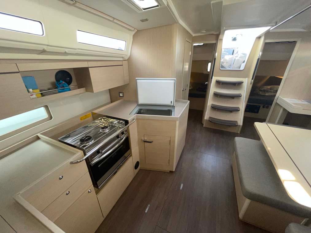 Oceanis 40.1, picture 9