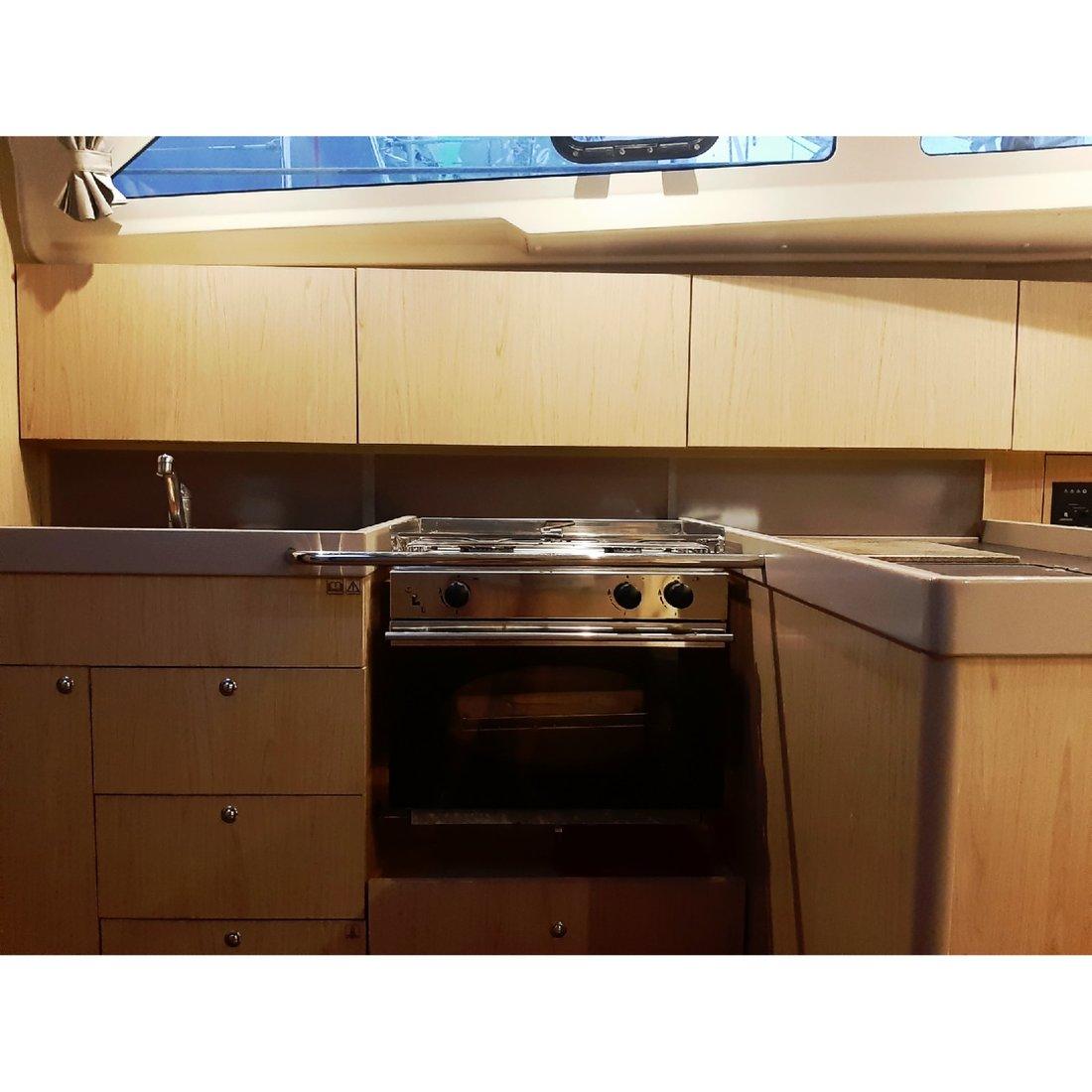 Oceanis 41.1, picture 12