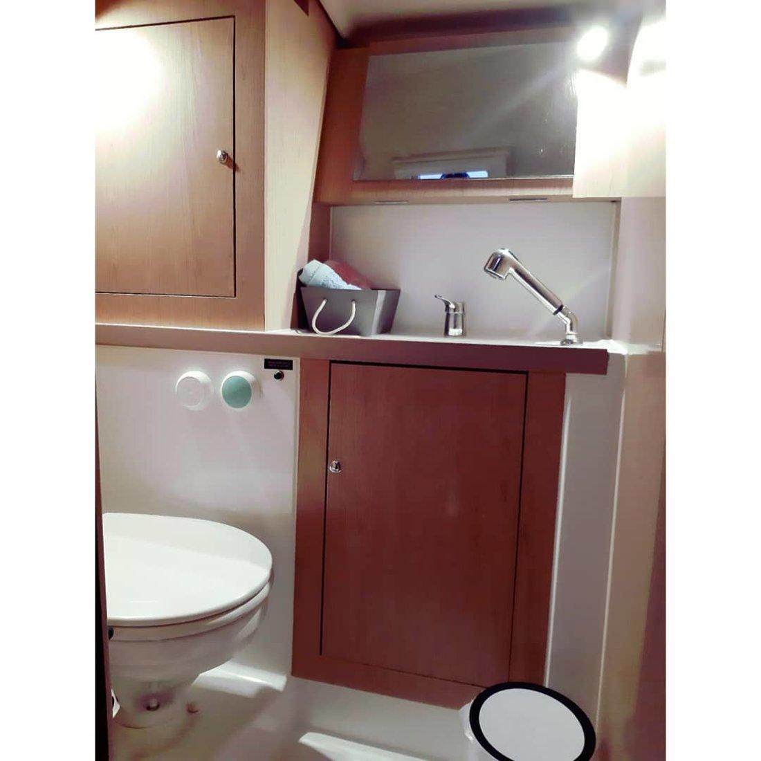 Oceanis 41.1, picture 17