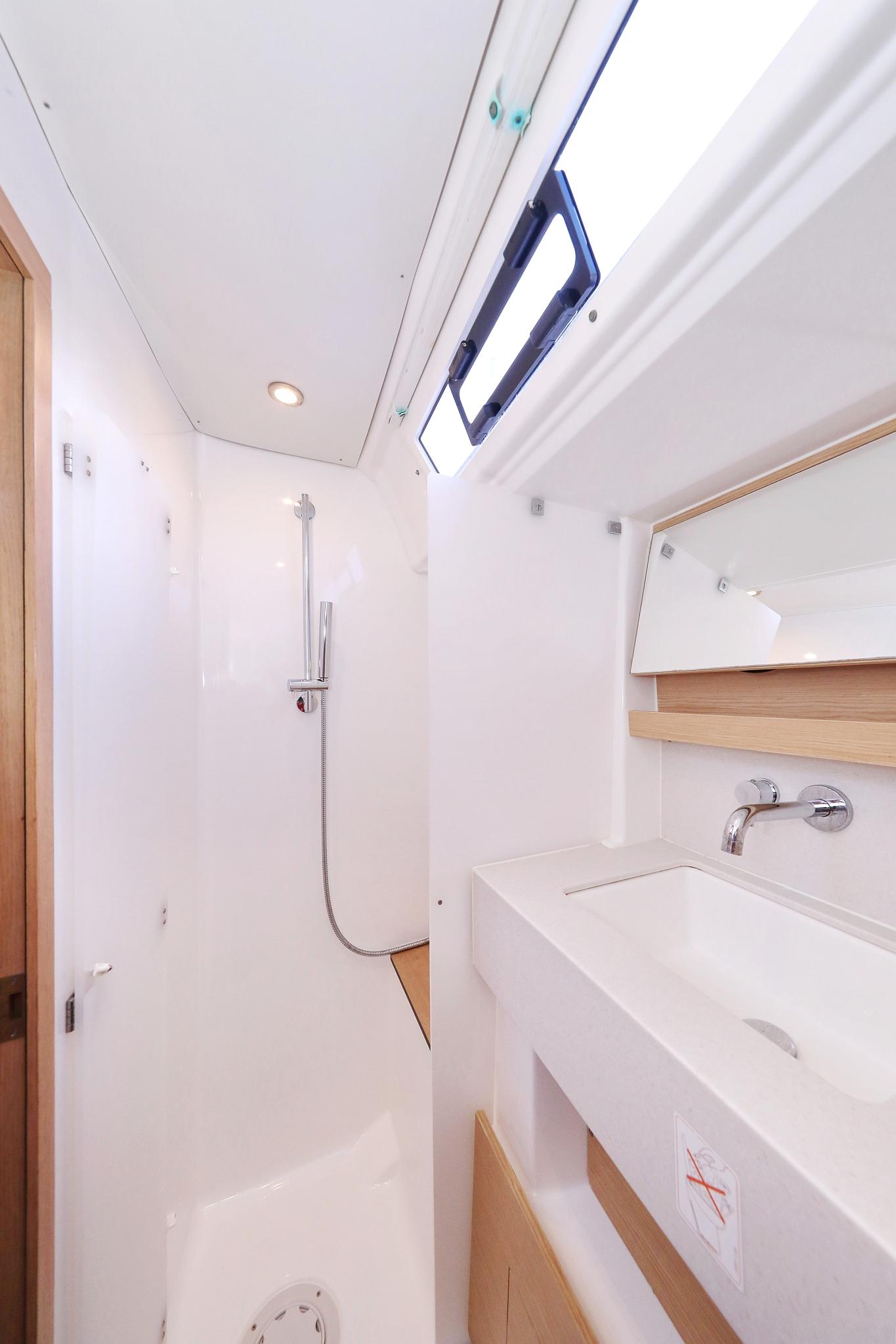 Dufour 470 - 5 cab., picture 35