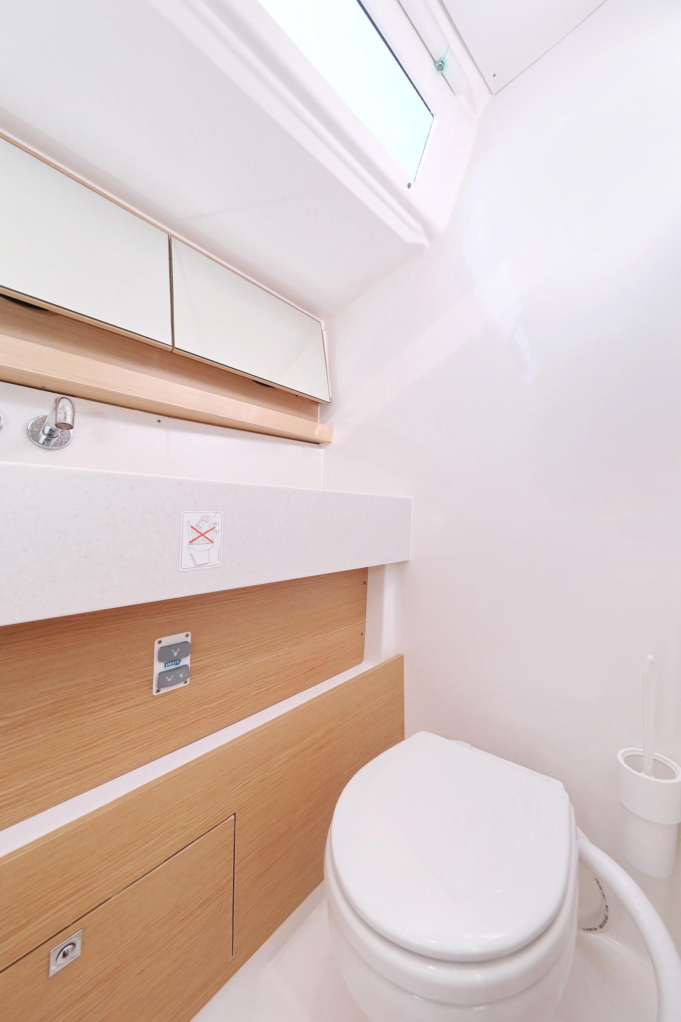 Dufour 470 - 5 cab., picture 36