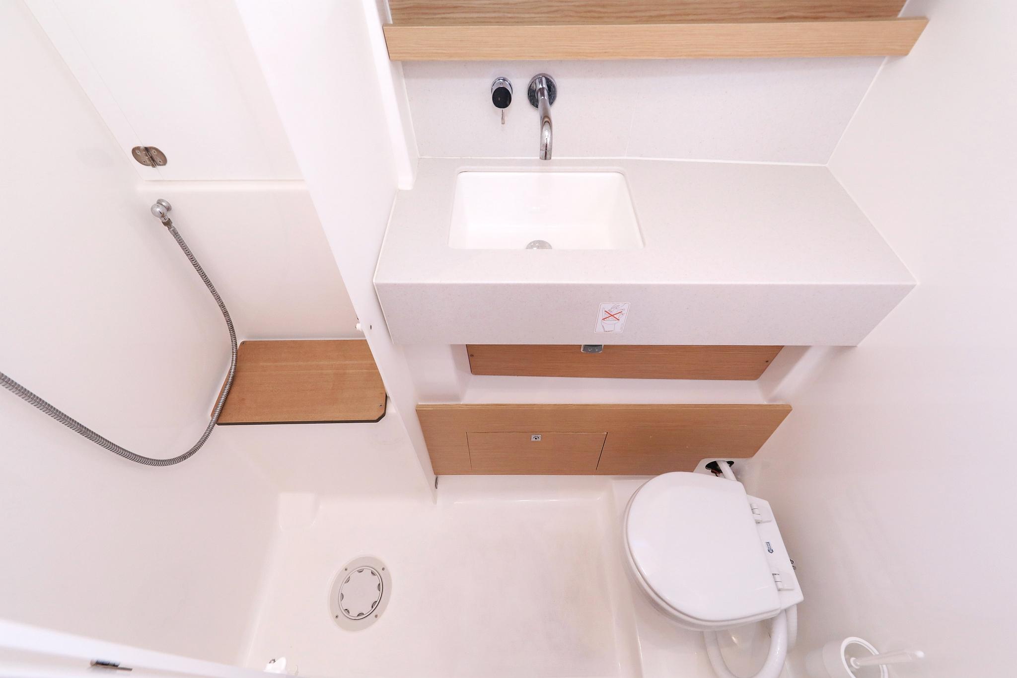 Dufour 470 - 5 cab., picture 34