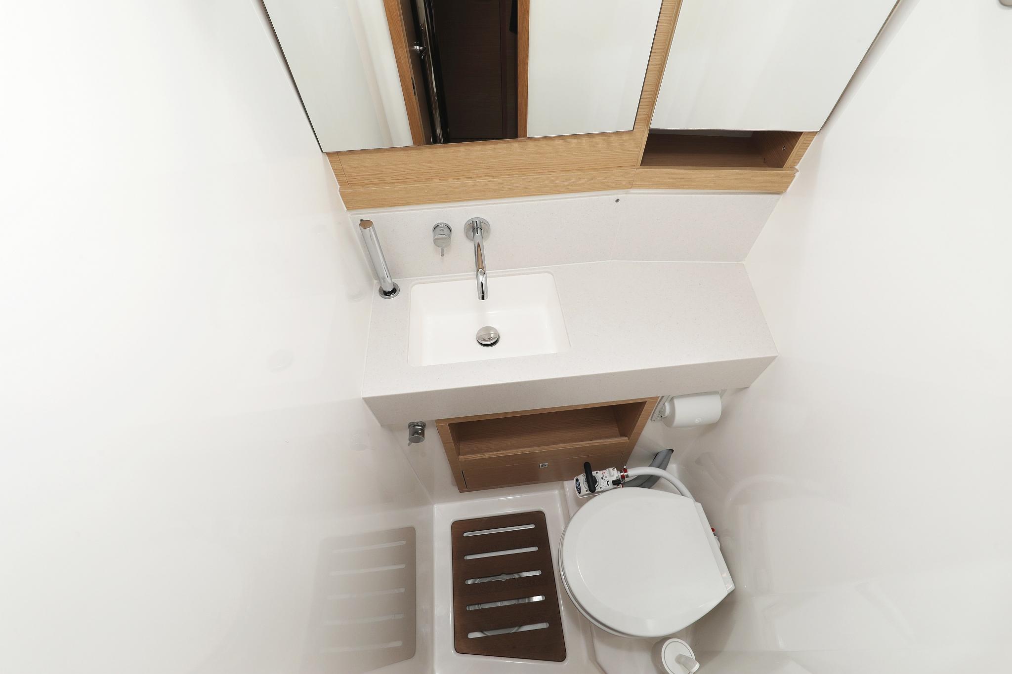 Dufour 470 - 5 cab., picture 35