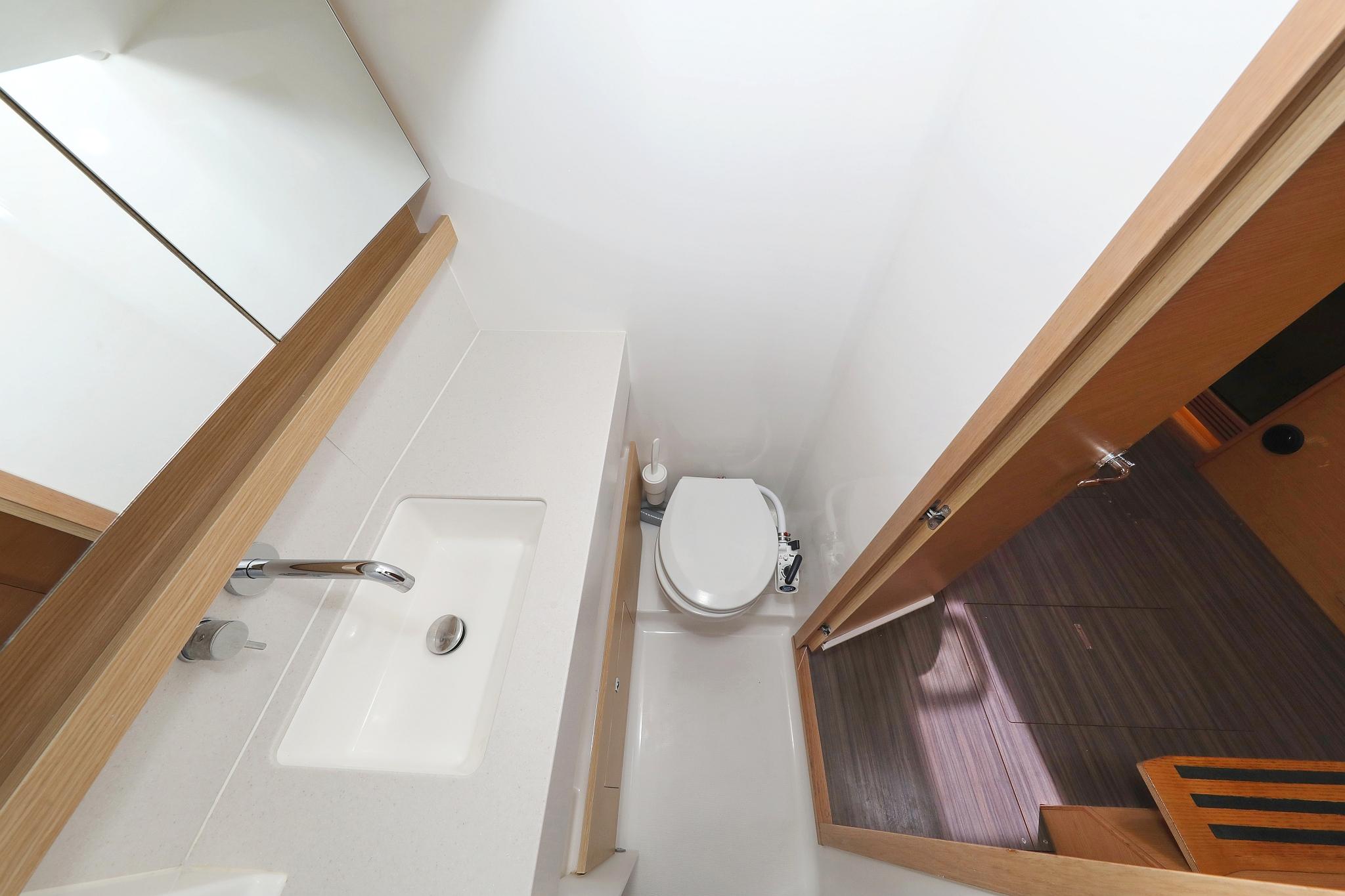 Dufour 470 - 5 cab., picture 40