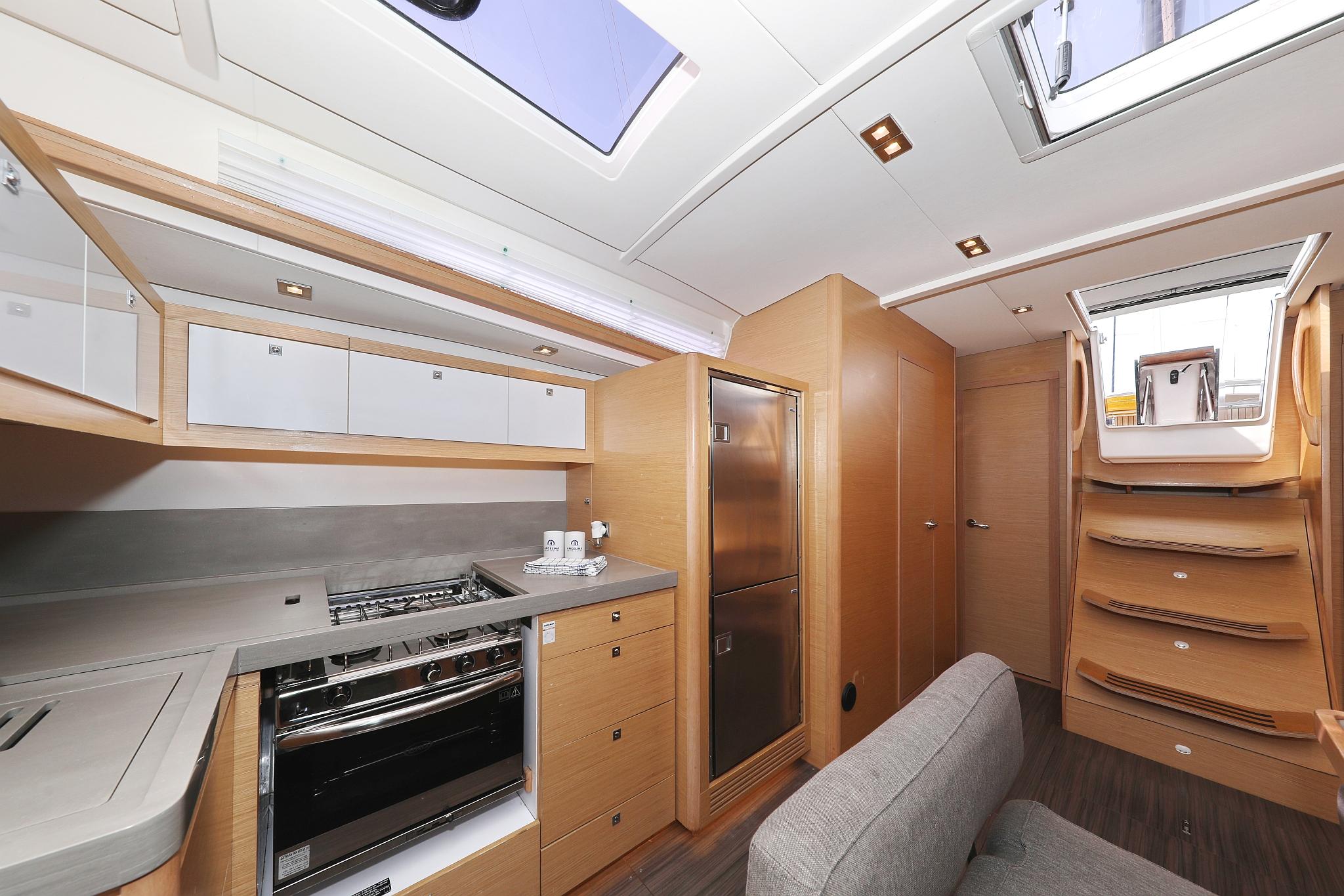 Dufour 470 - 5 cab., picture 17