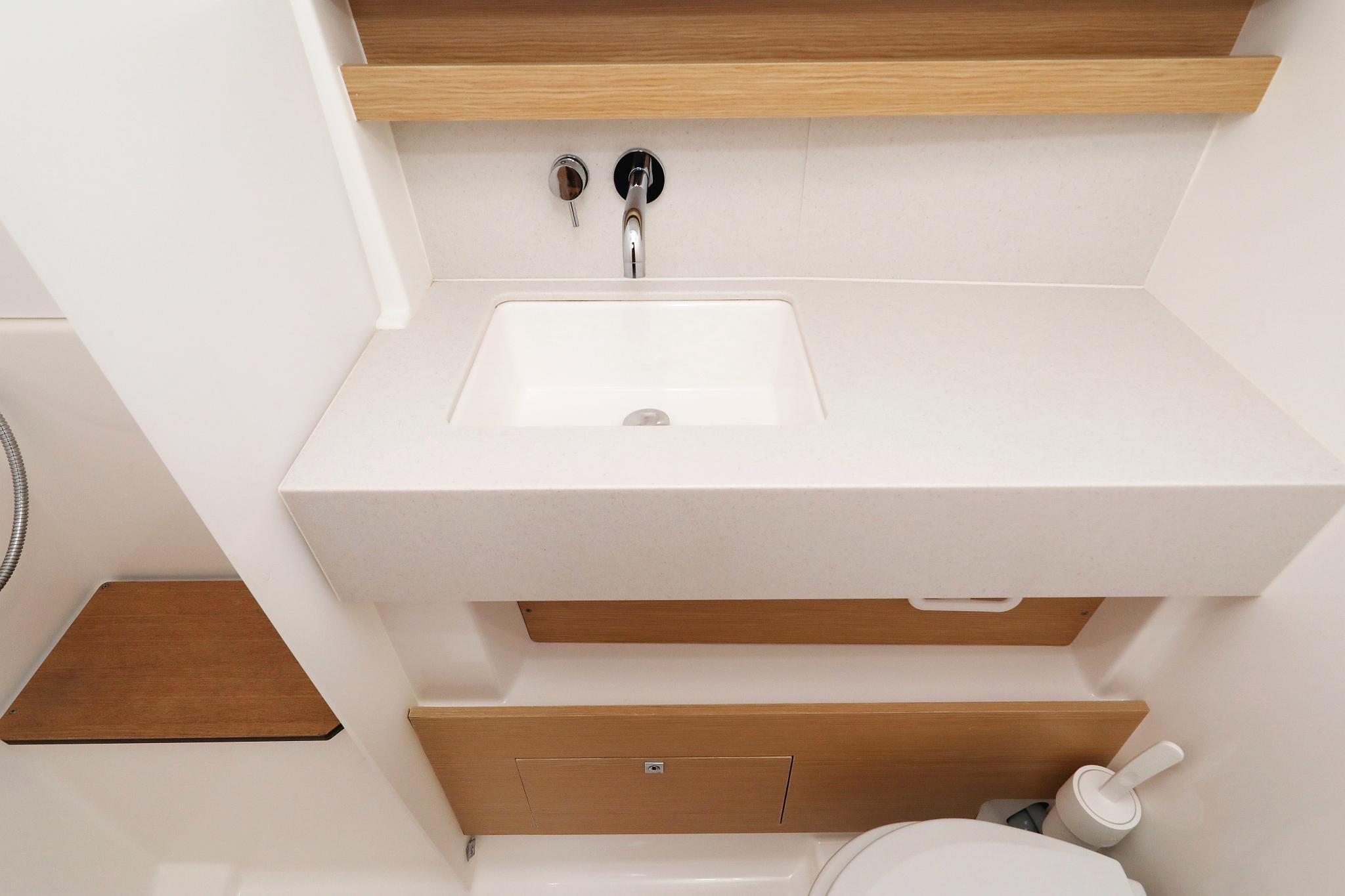 Dufour 470 - 5 cab., picture 38