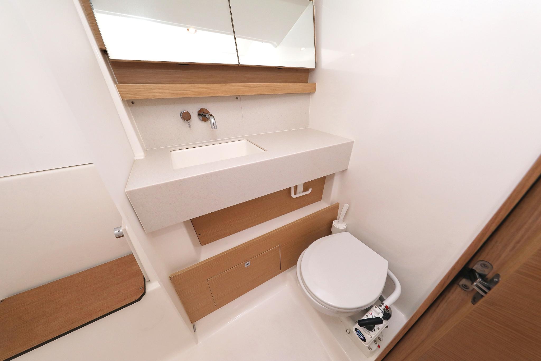 Dufour 470 - 5 cab., picture 37