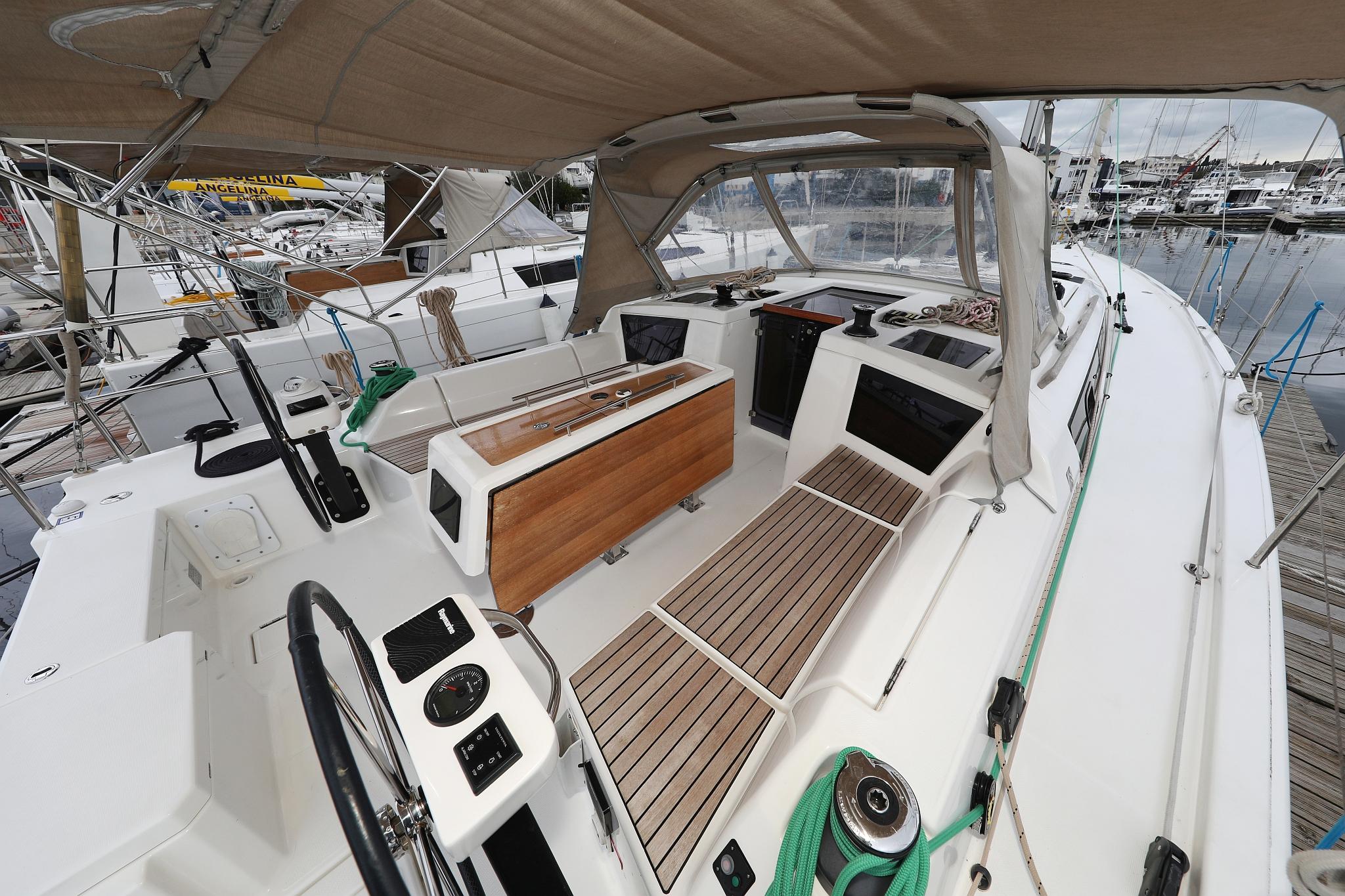 Dufour 390 GL, picture 6