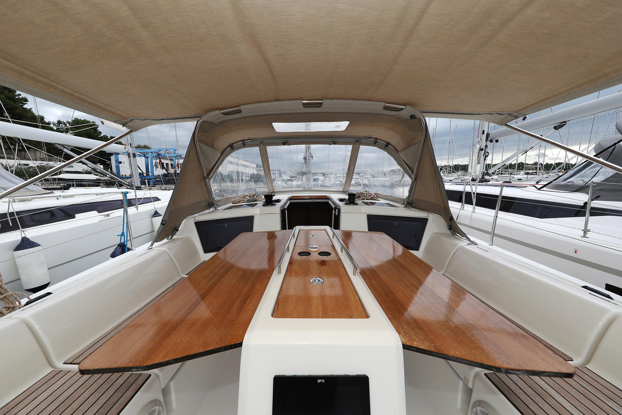 Dufour 390 GL, picture 7