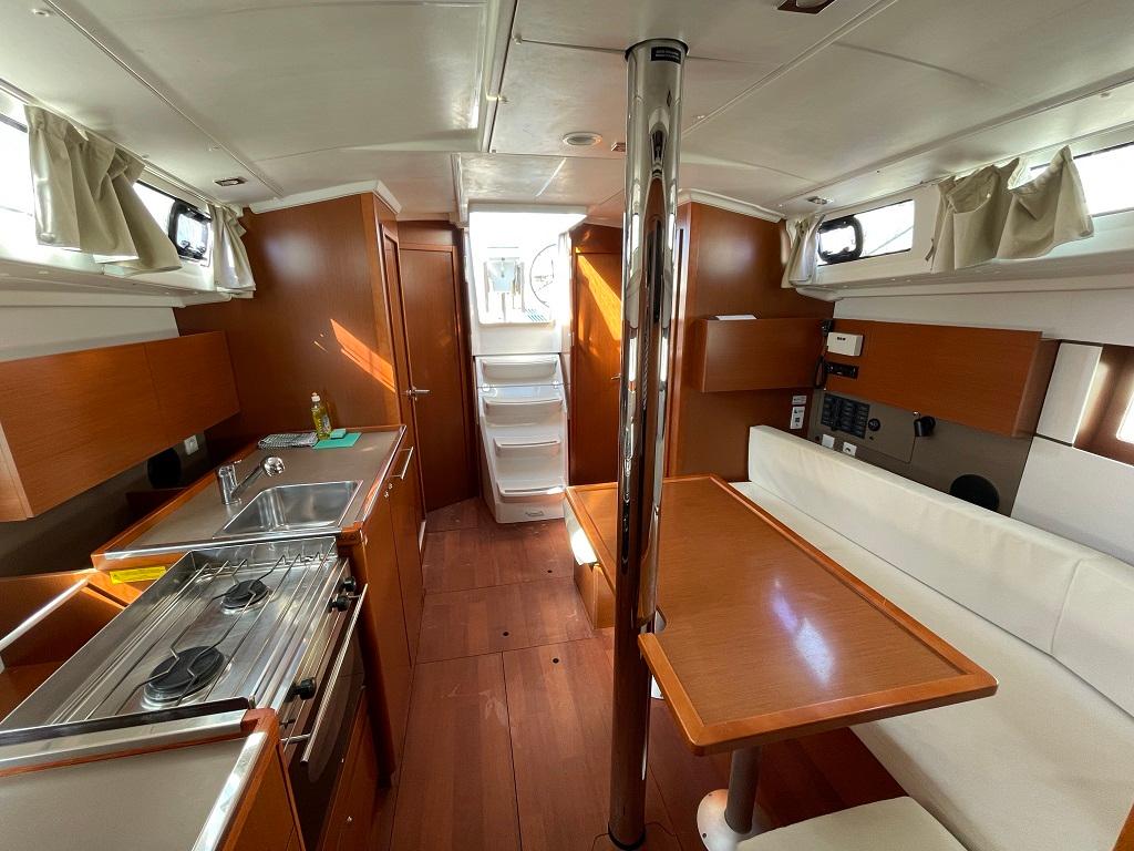 Oceanis 38 - 3 cab., picture 9