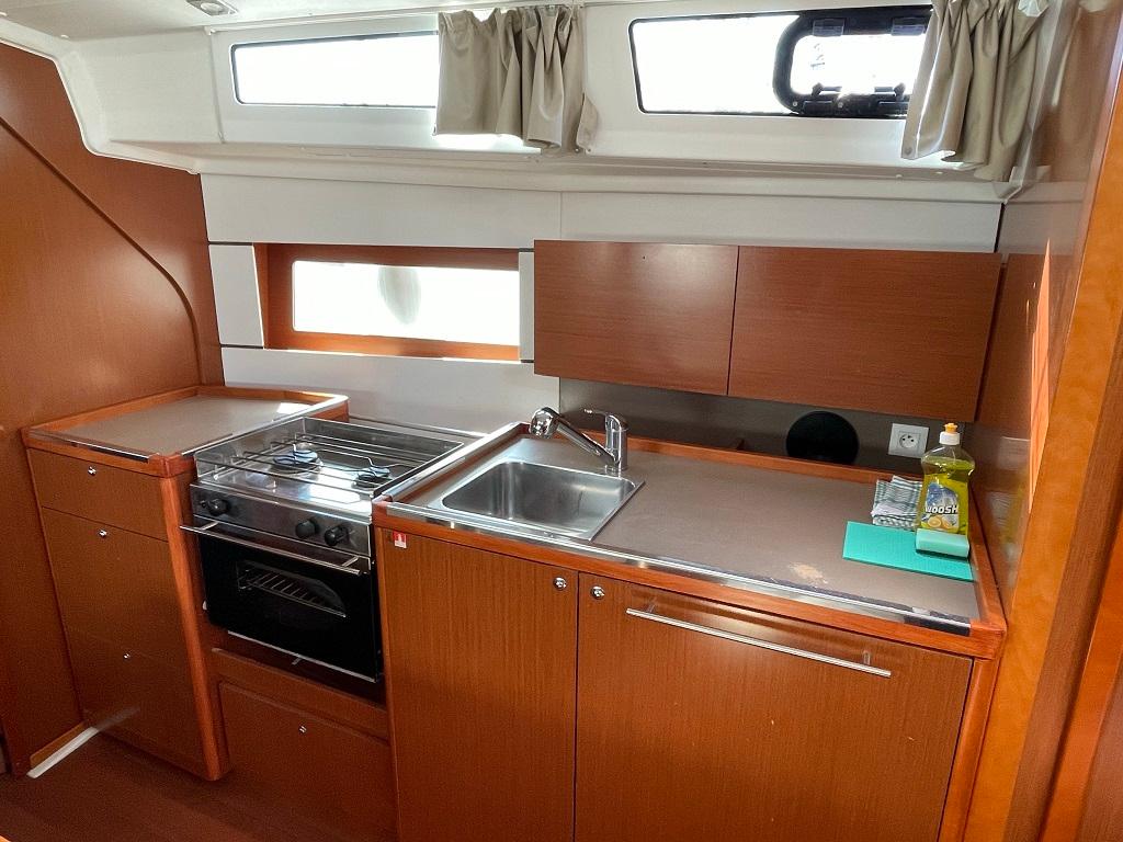 Oceanis 38 - 3 cab., picture 10