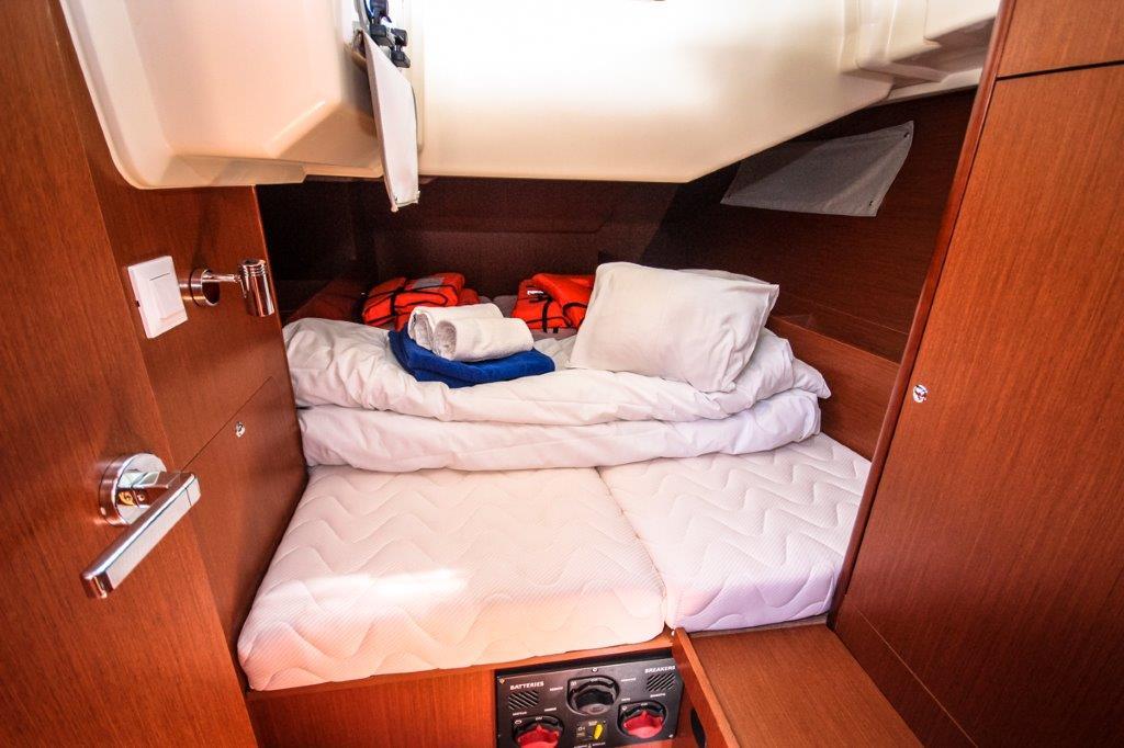 Oceanis 41.1, picture 9