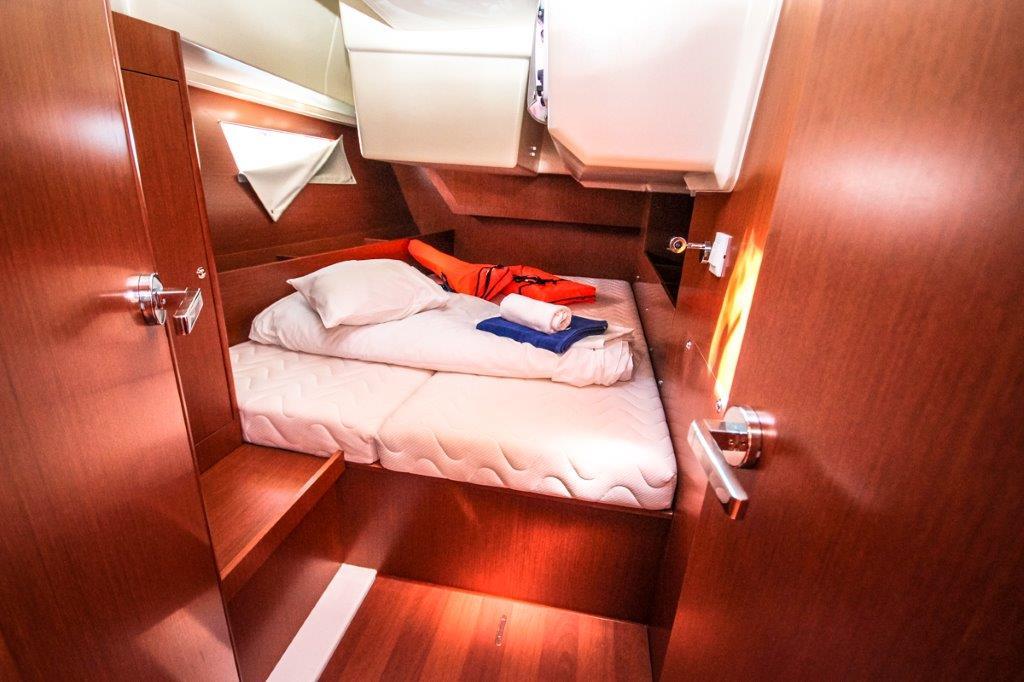 Oceanis 41.1, picture 10