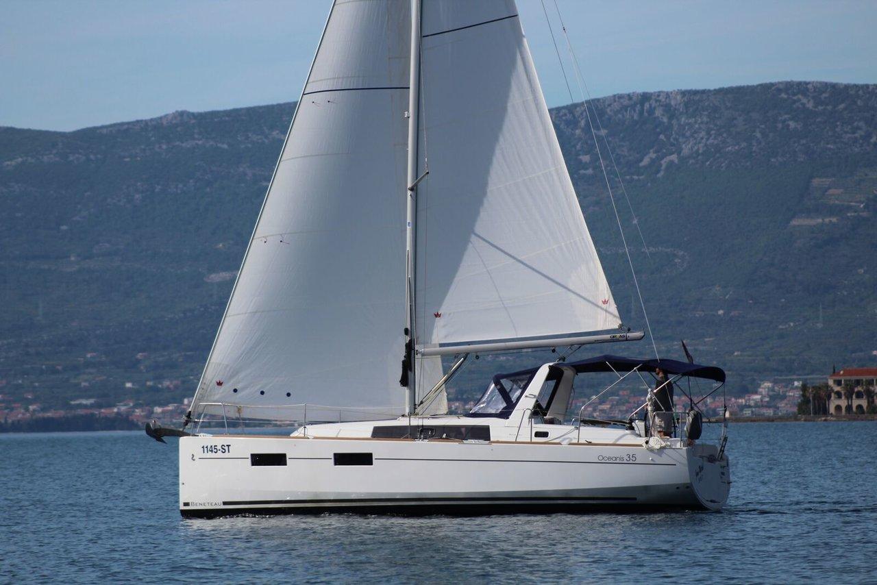 Oceanis 35, picture 4