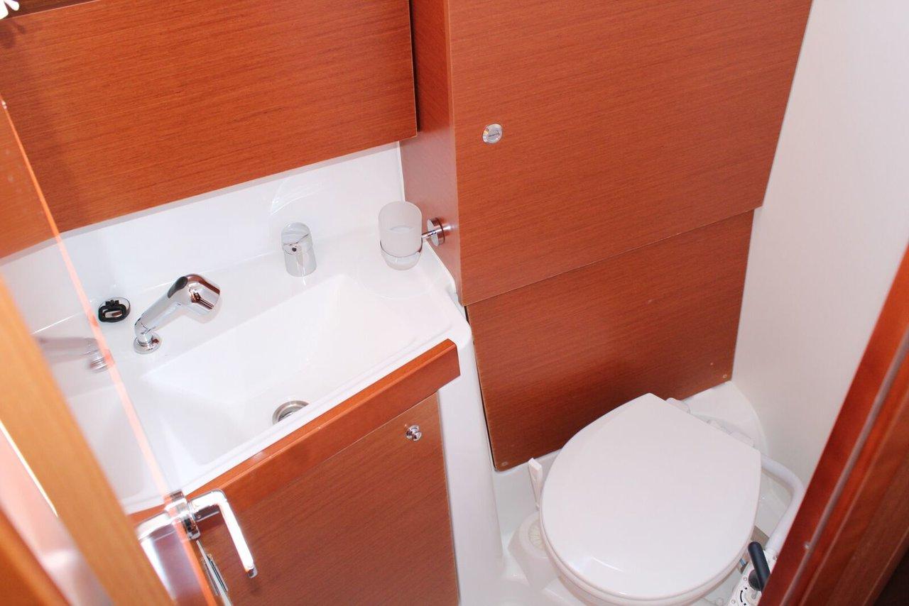 Oceanis 35, picture 11