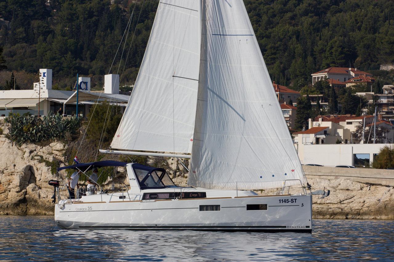 Oceanis 35, picture 1