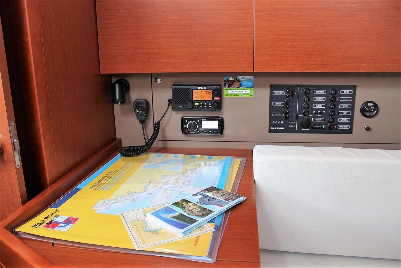 Oceanis 35, picture 10