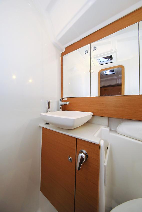 Dufour 430 - 3 cab., picture 25