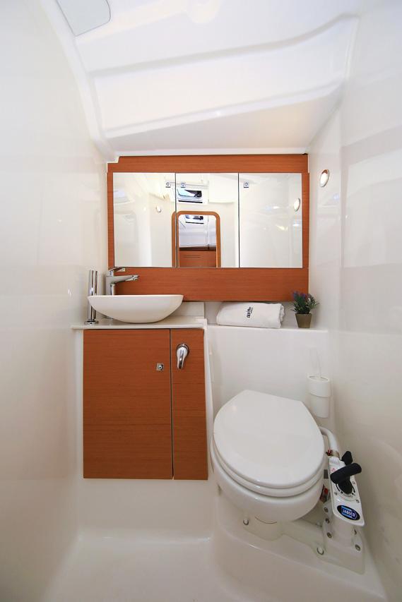 Dufour 430 - 3 cab., picture 24